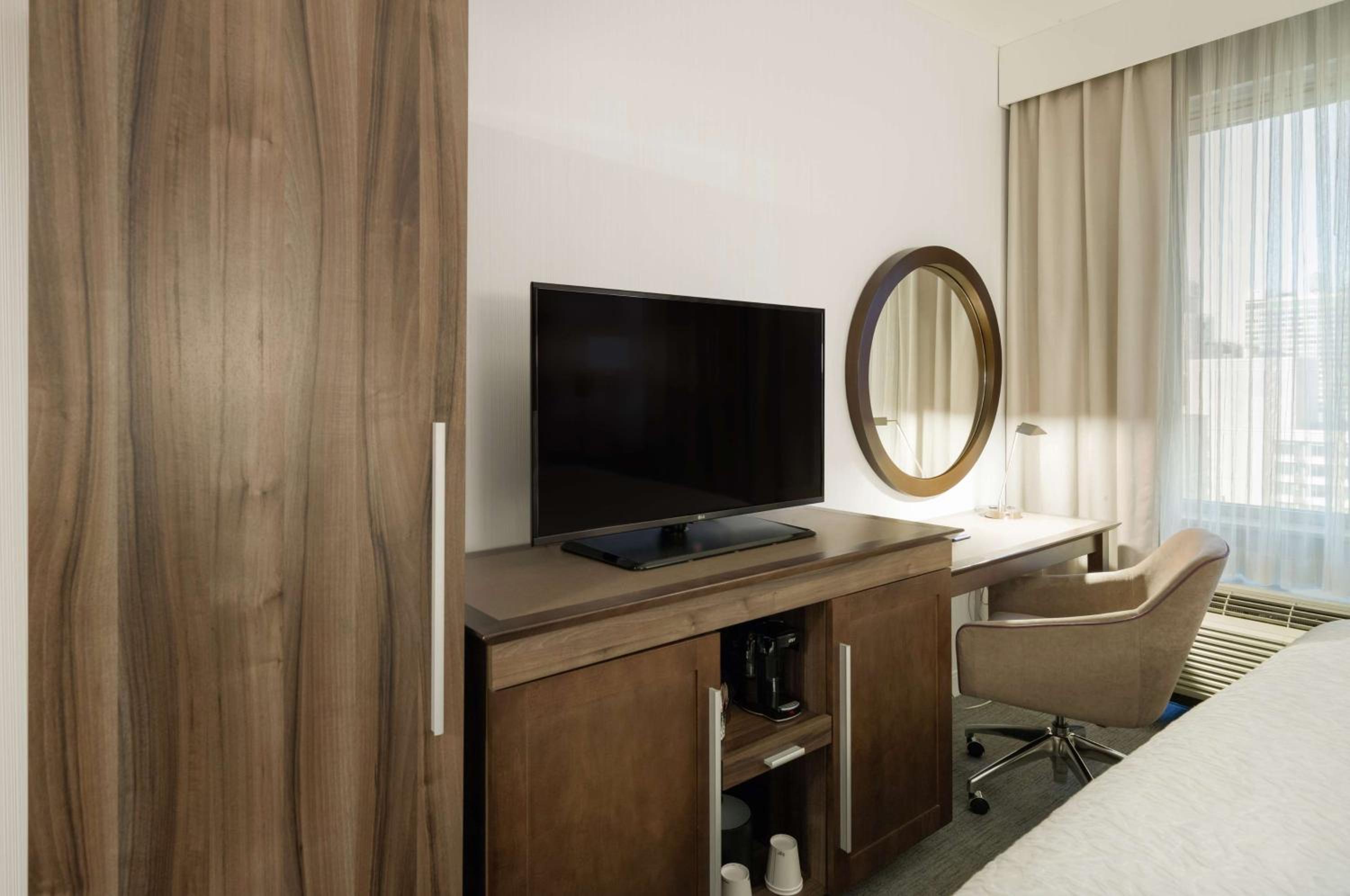 King Room with Refrigerator - Non-Smoking