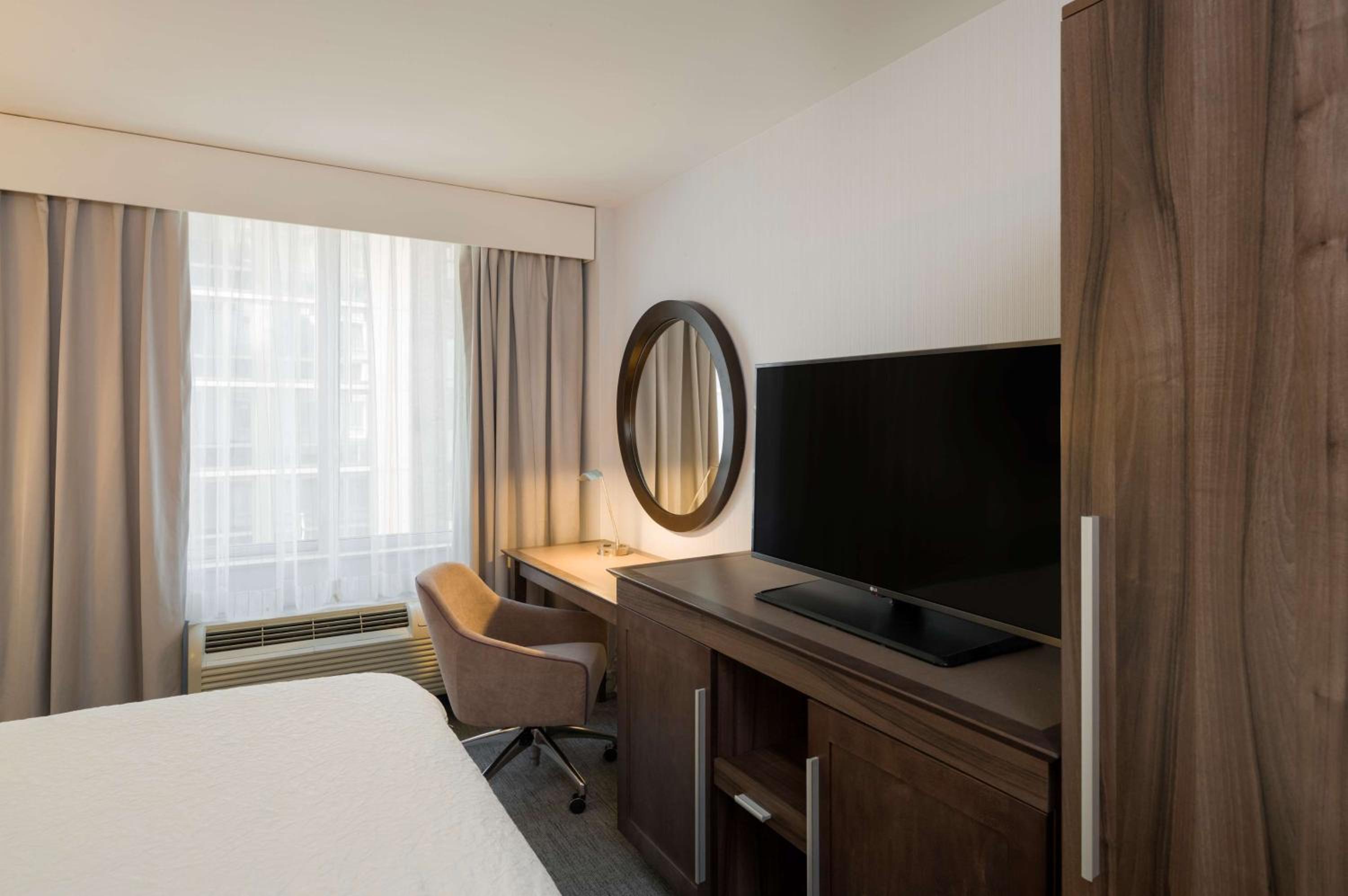 King Room with Refrigerator - Non-Smoking