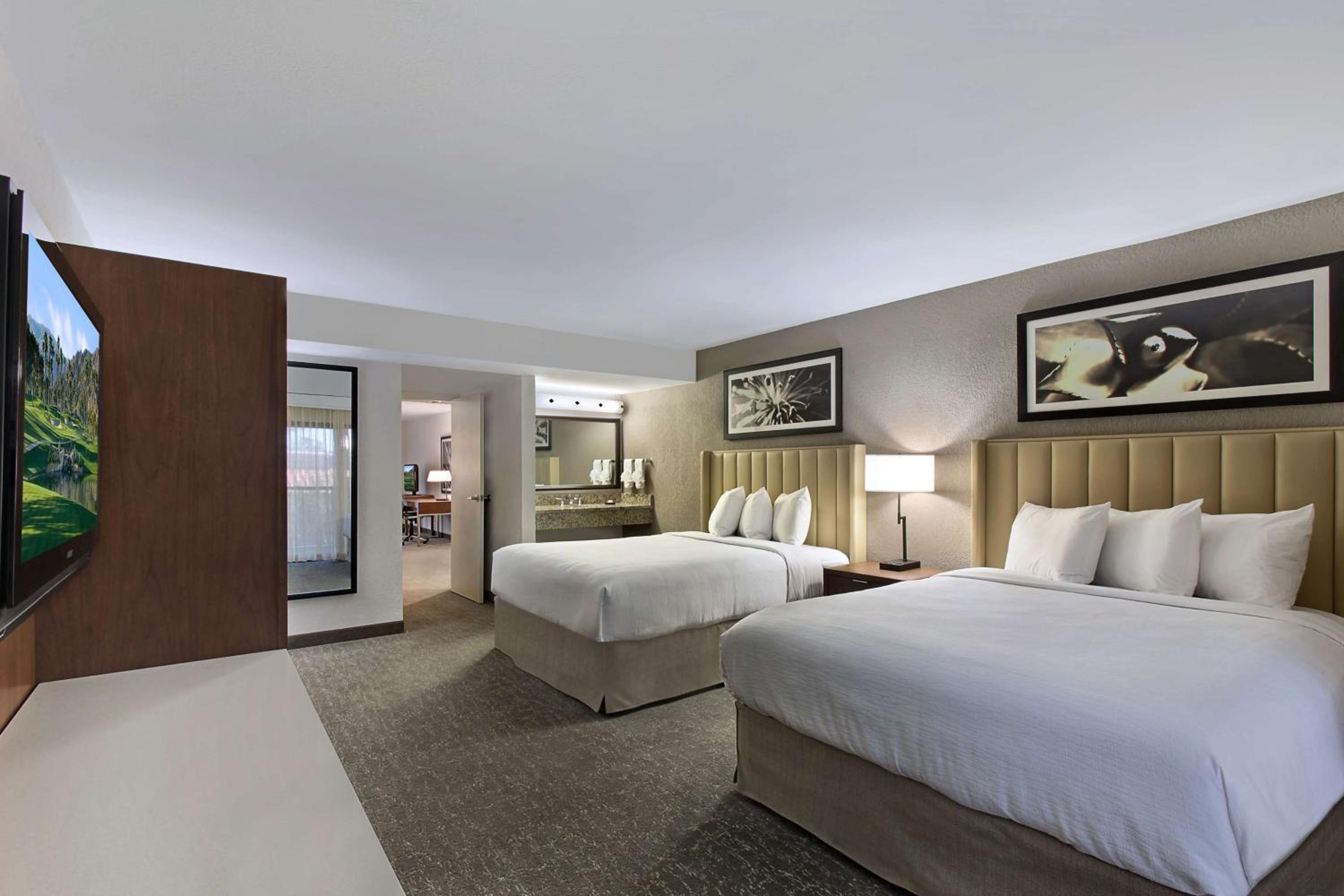 Suite with Two Queen Beds - Non-Smoking - Photo 2