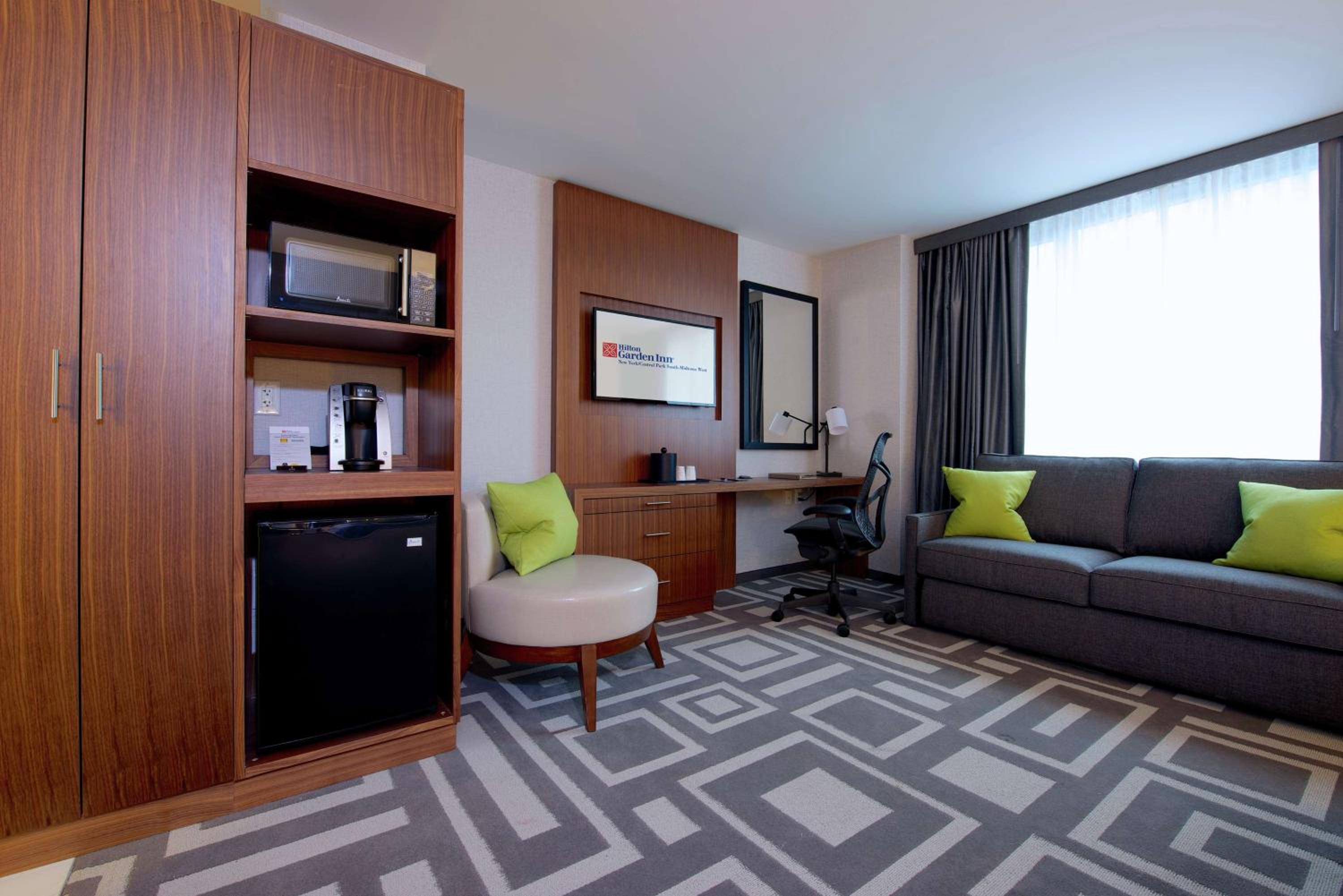 Deluxe King Room with Terrace thumbnail 5