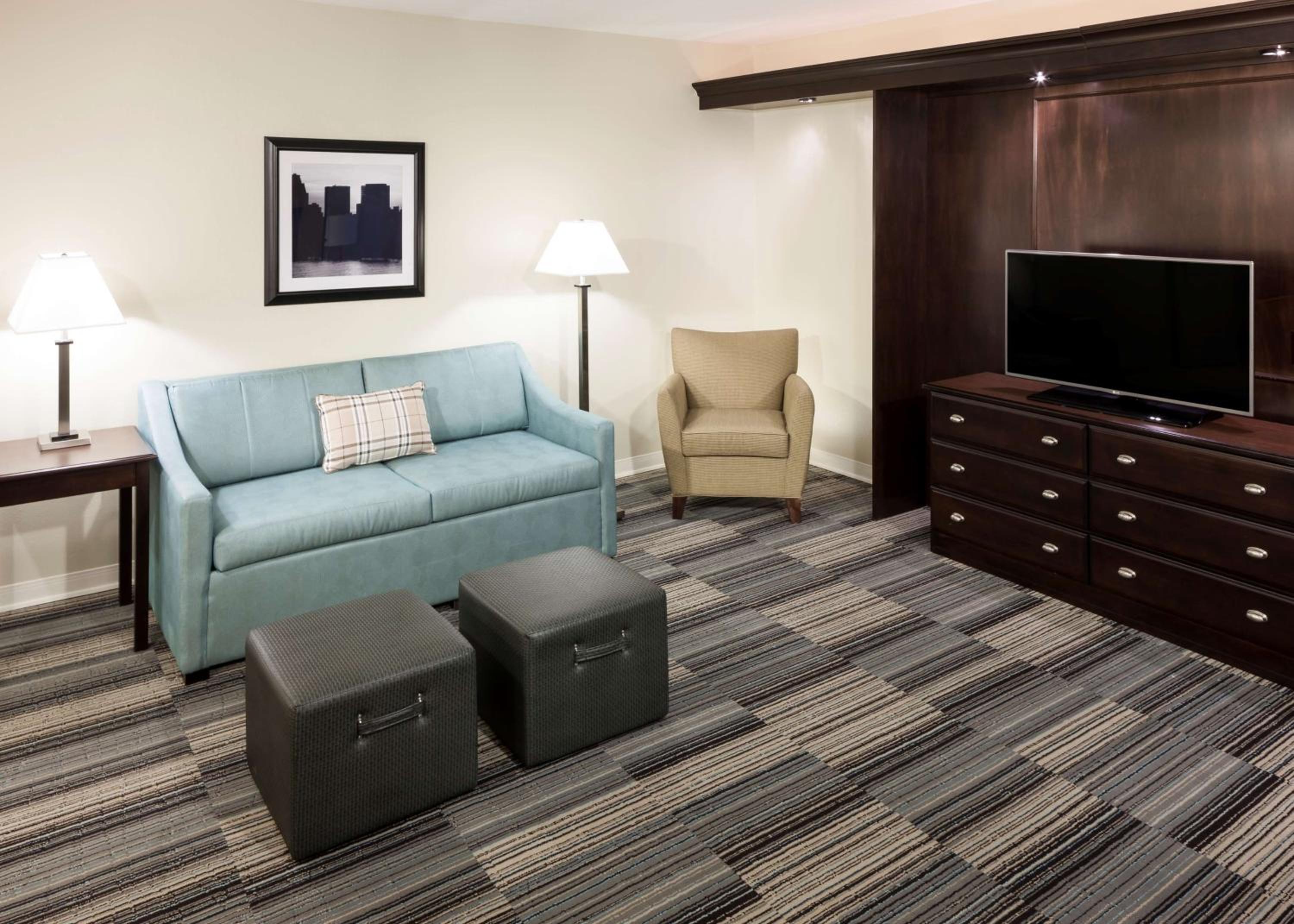 Queen Studio Suite with Two Queen Beds and Sofa Bed - Non-Smoking photo 2