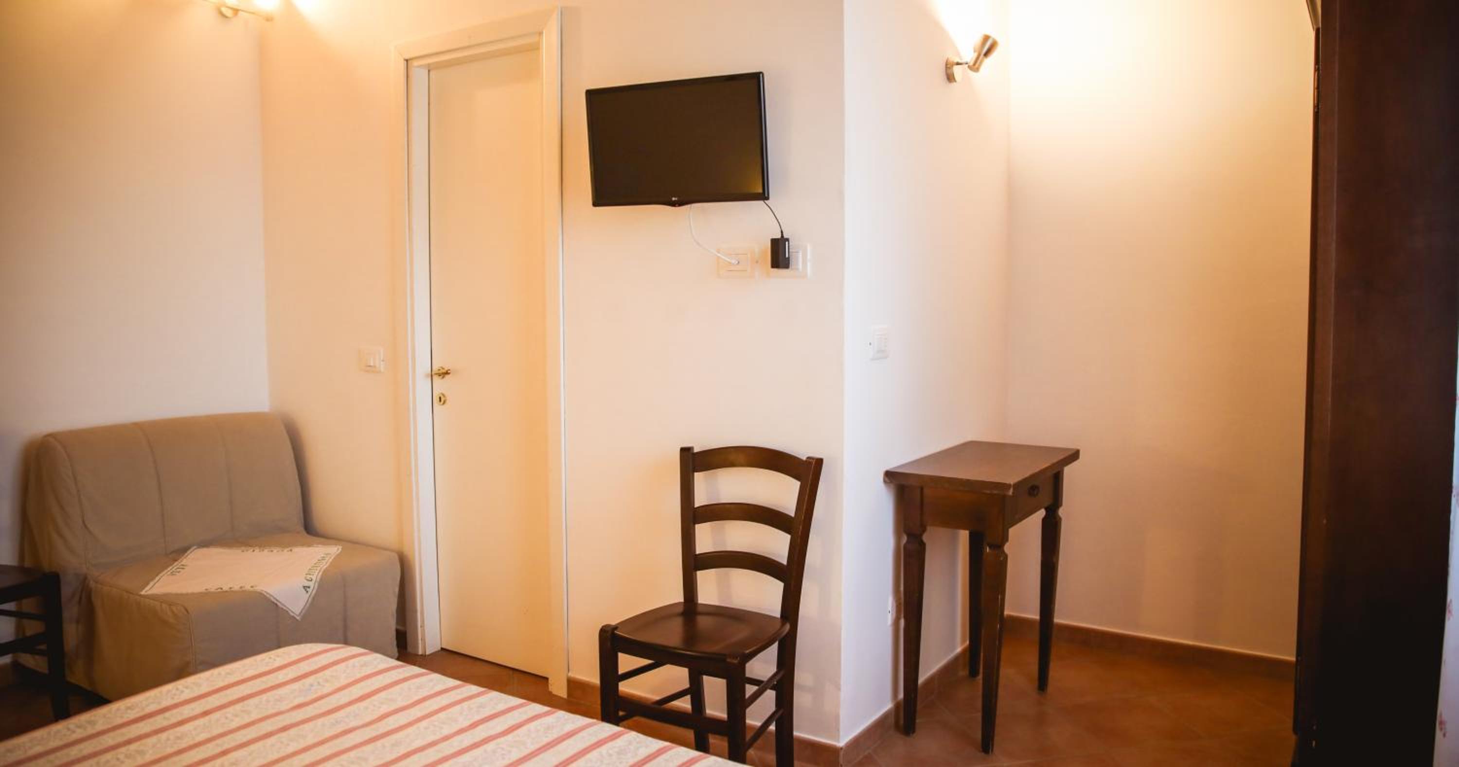 Double Room - Photo 3
