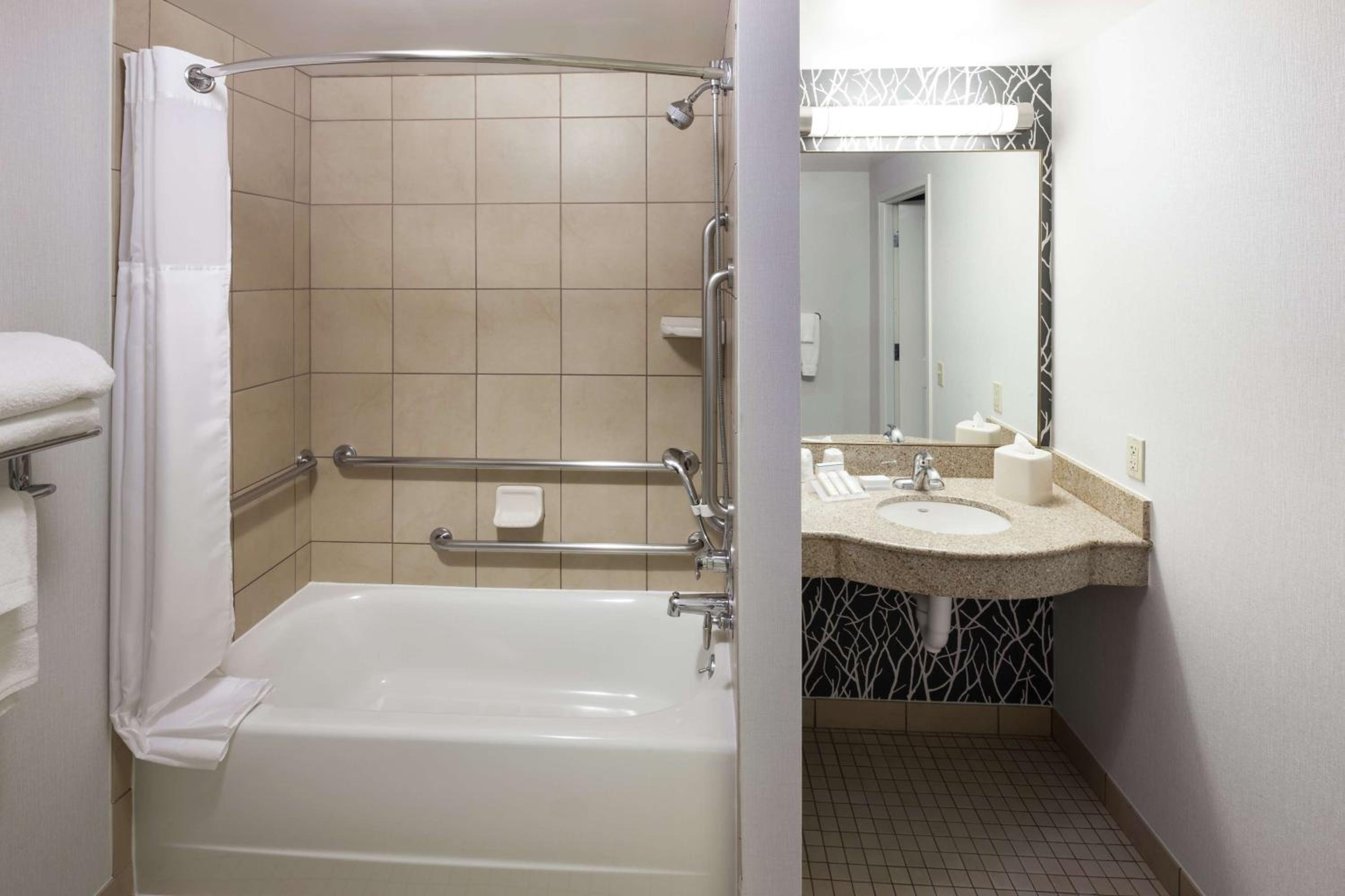 Queen Room with Two Queen Beds - Mobility and Hearing Access - Photo 2