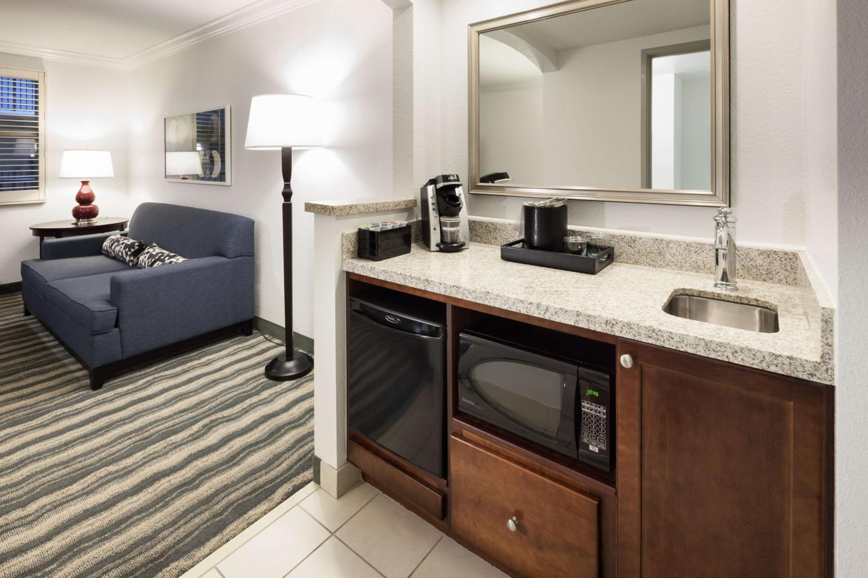 Two-Room King Suite - Non-Smoking - Photo 2
