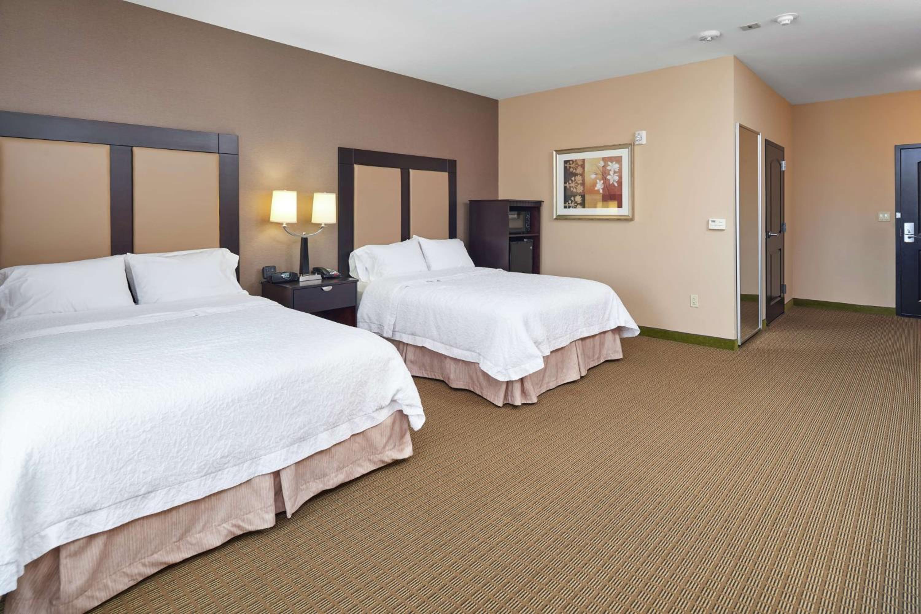 Room with Two Queen Beds - Non-Smoking - Photo 1