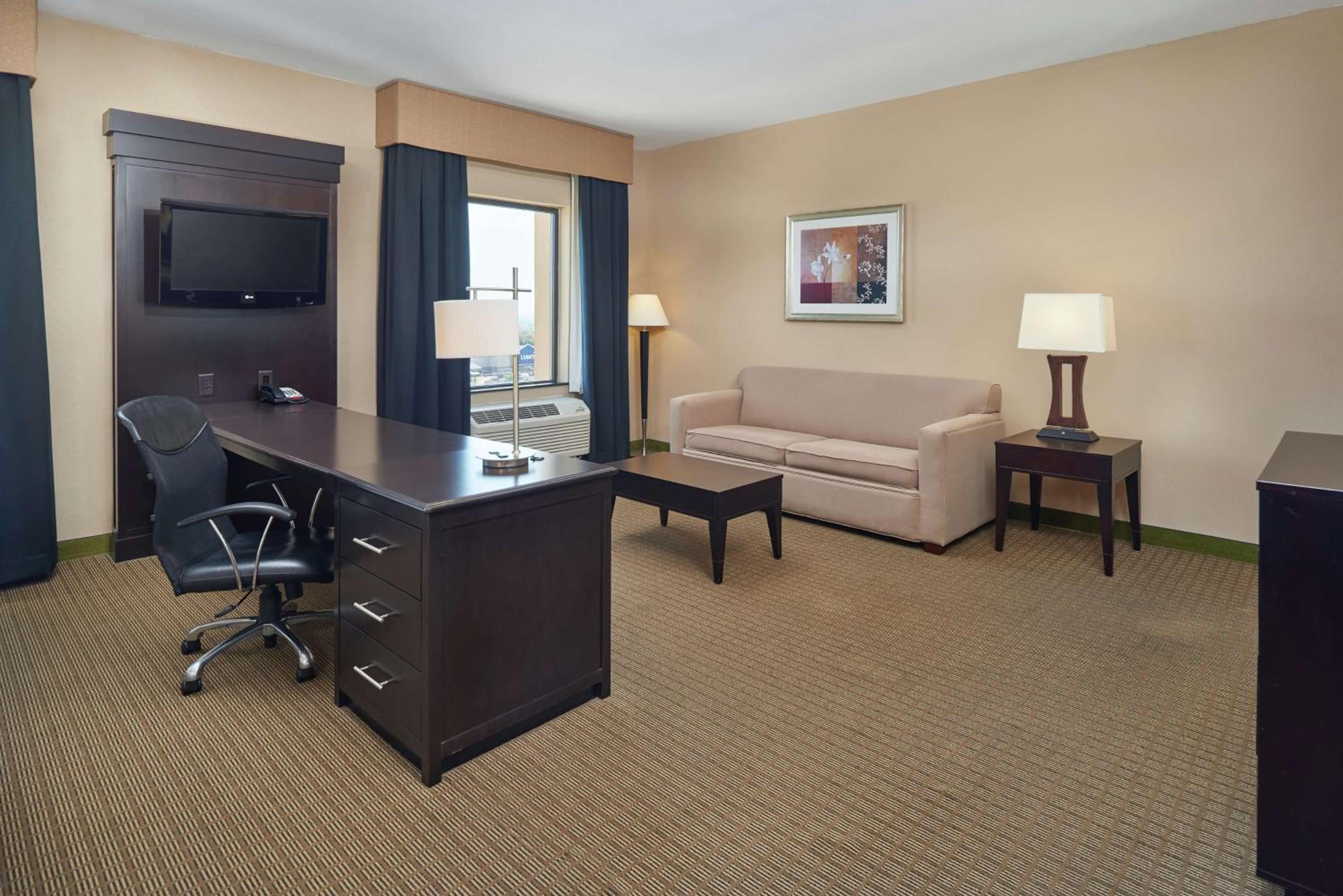 King Studio Suite - Non-Smoking - Photo 2