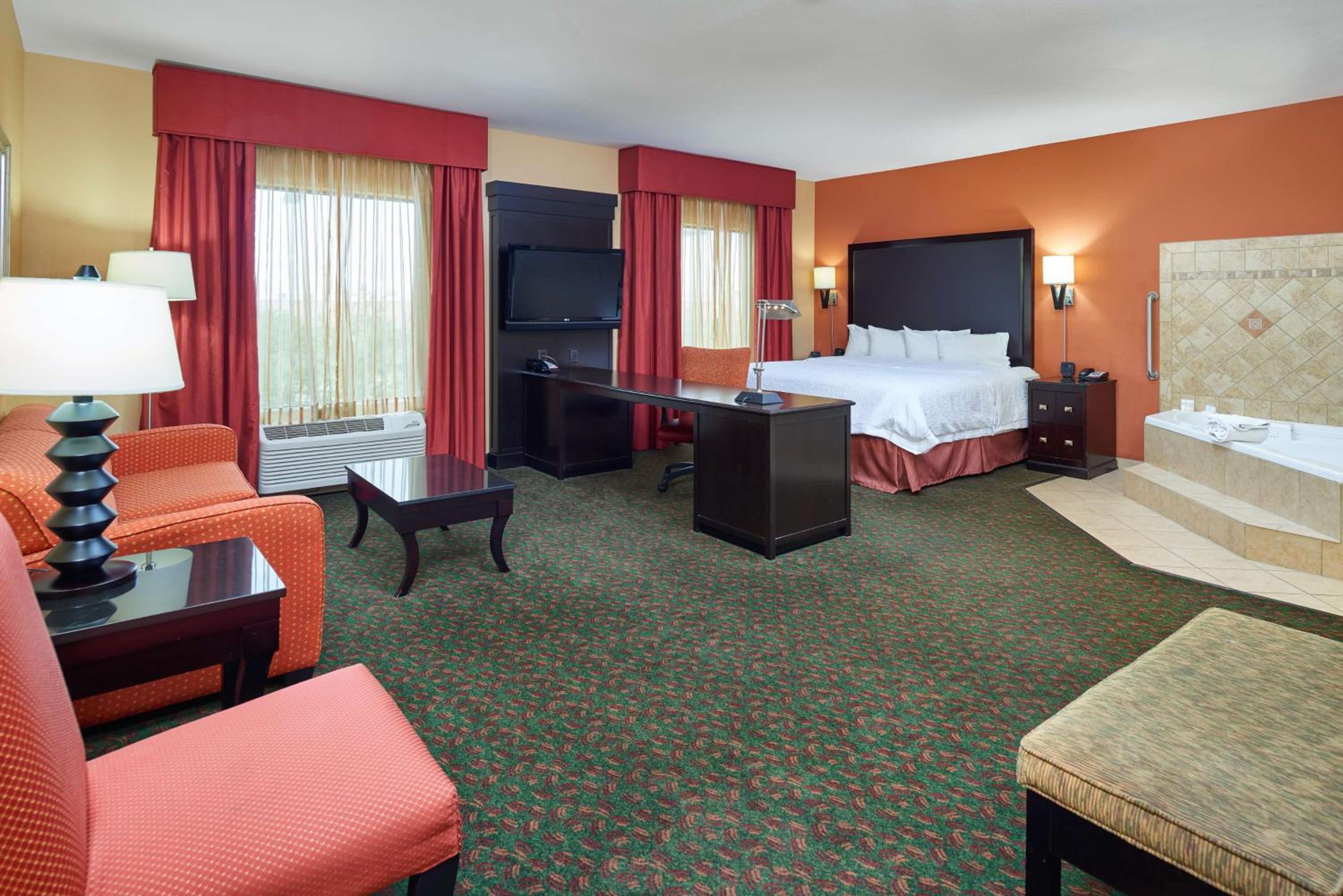 King Studio Suite with Whirlpool - Non-Smoking