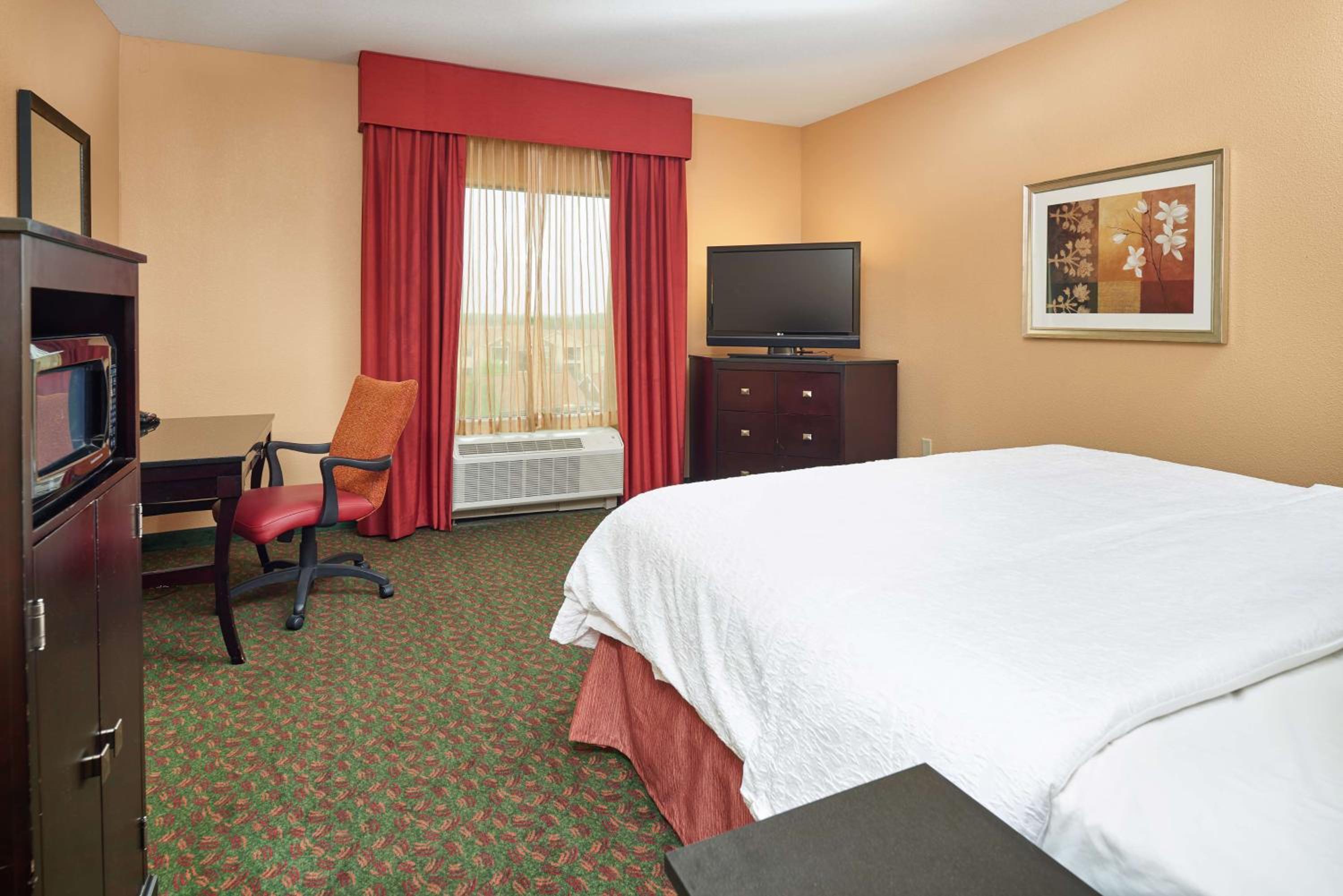 King Room with King Bed - Non-Smoking - Photo 2