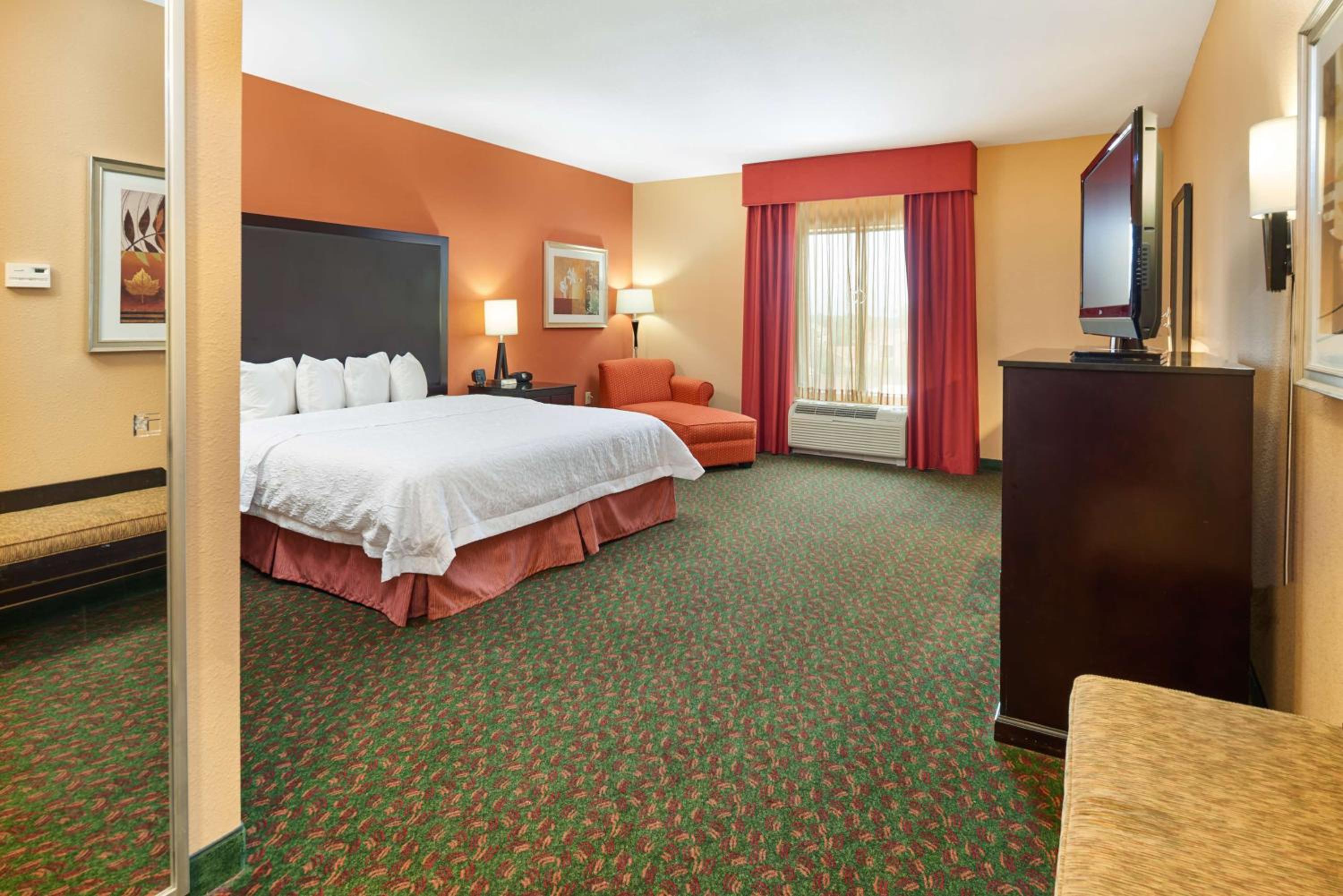 King Room - Hearing Accessible/Non-Smoking  - Photo 2