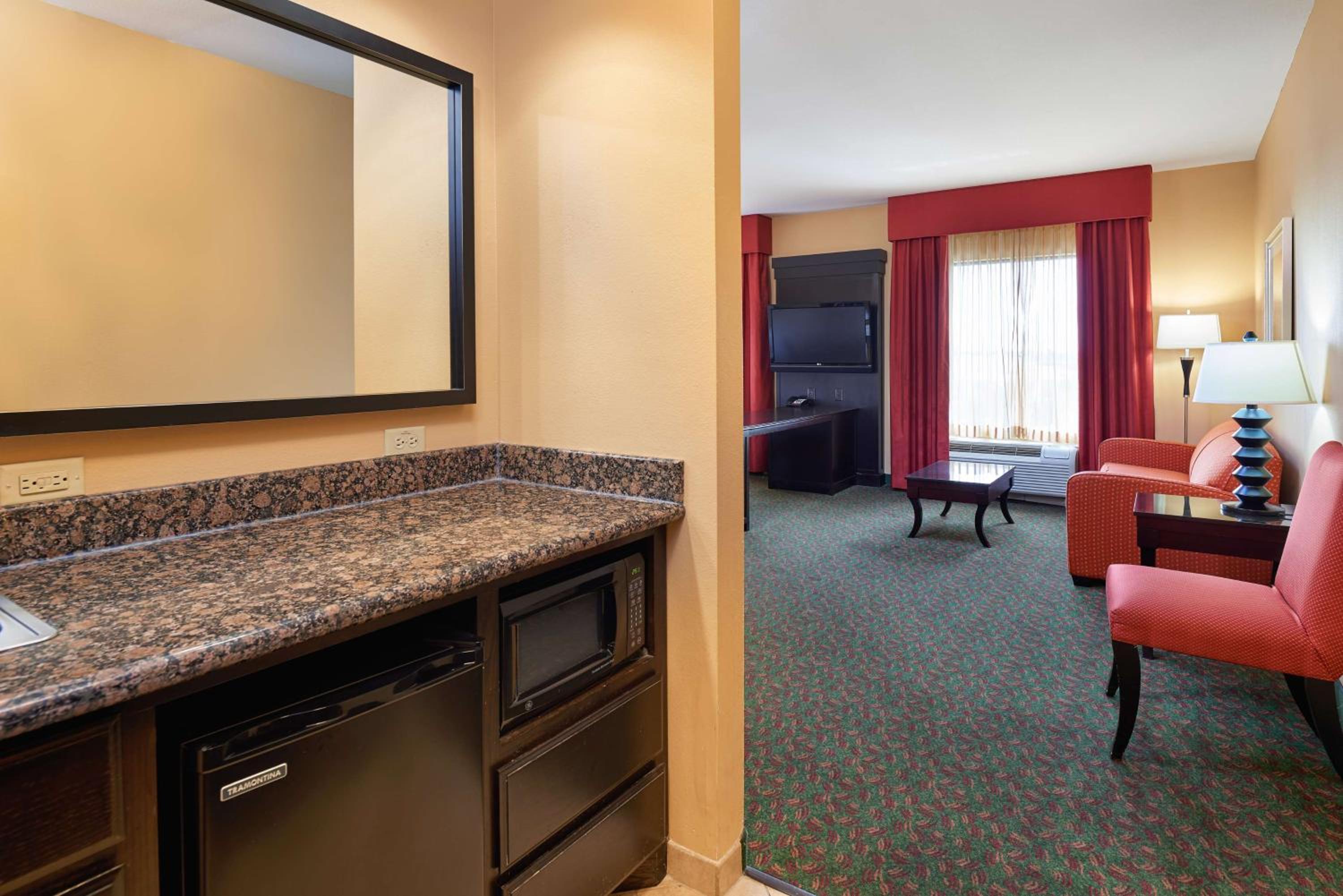 Studio Suite with Two Queen Beds and Sofa Bed - Non-Smoking - Photo 3