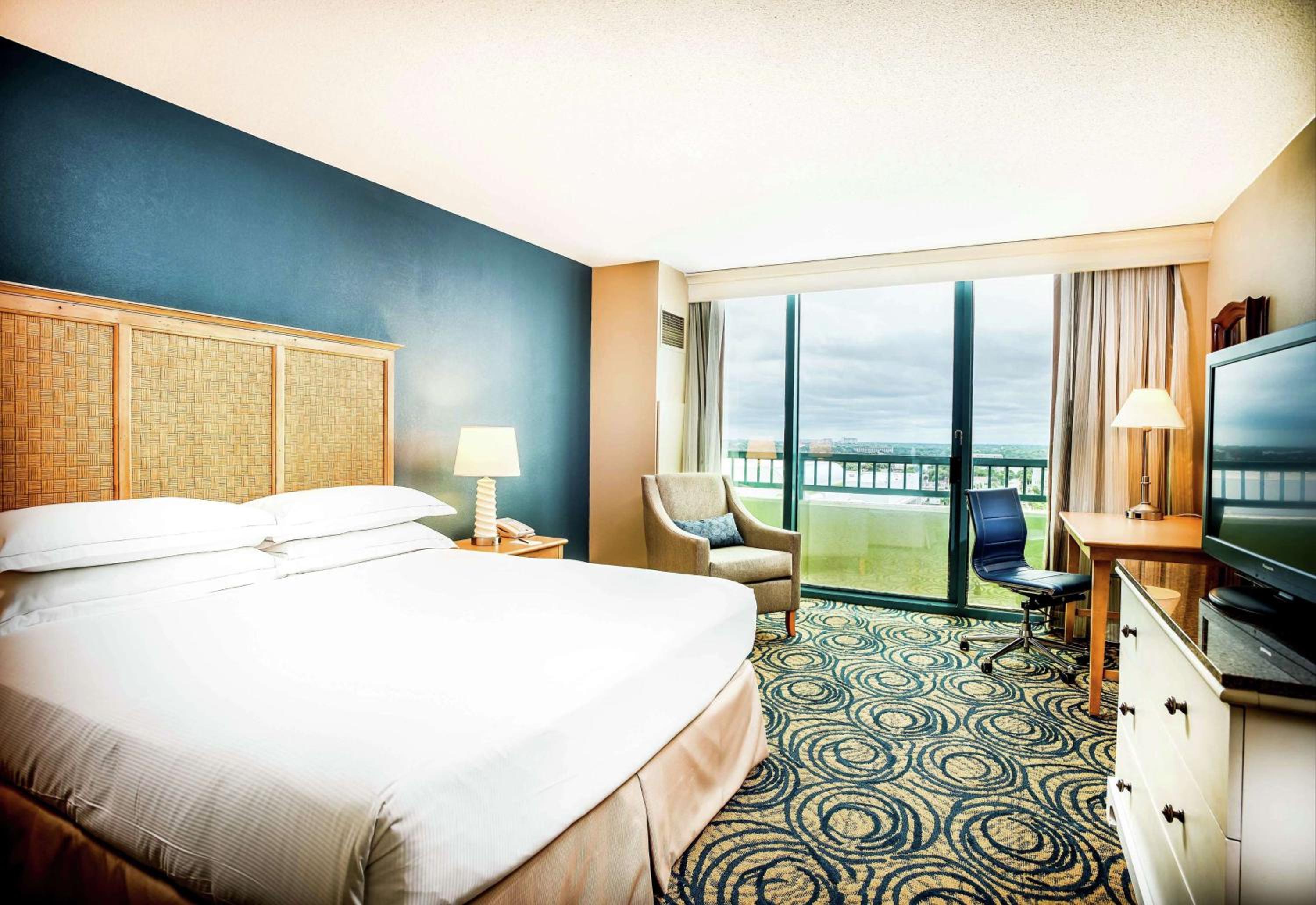 King Room with City View - Photo 1