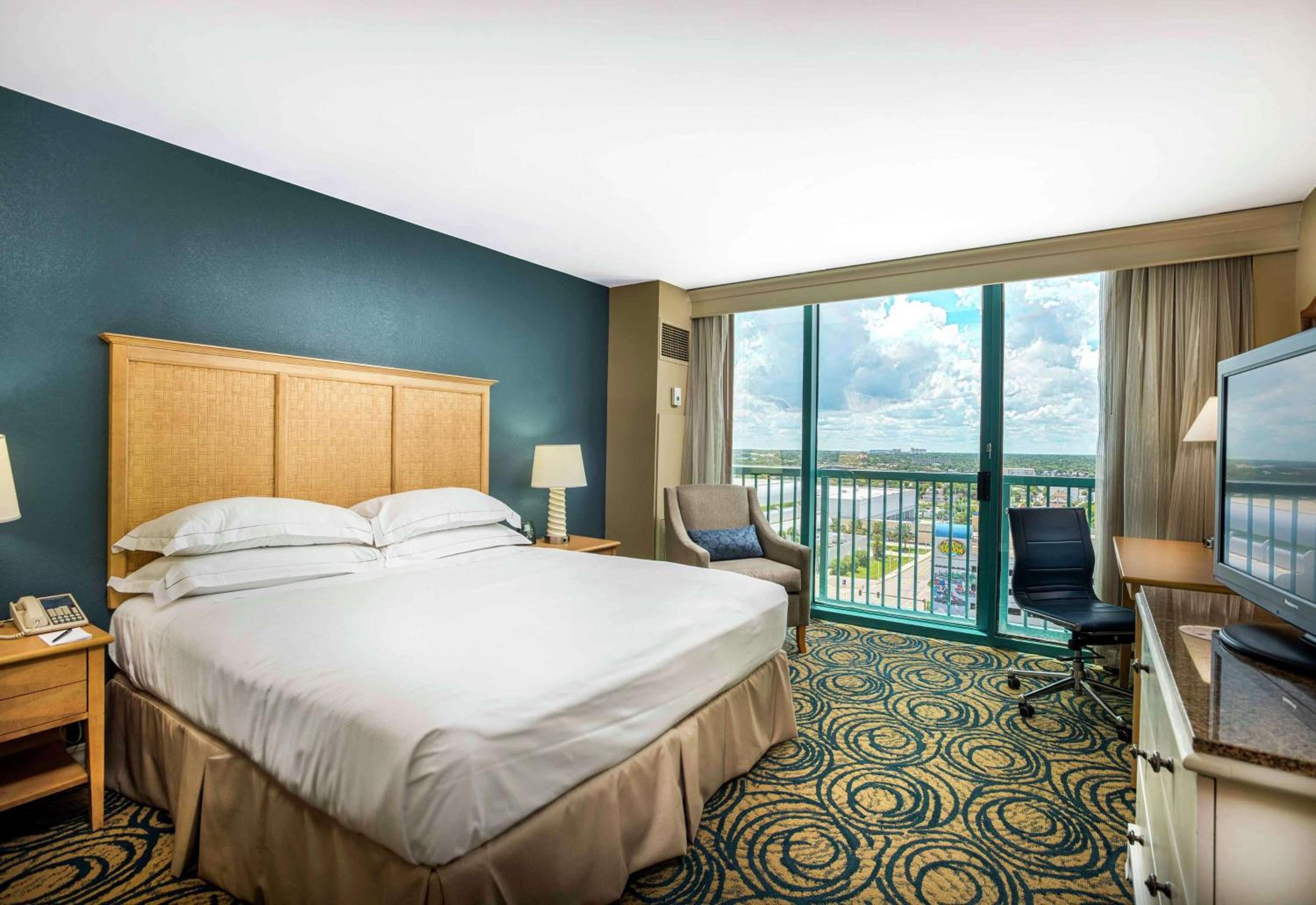 King Room with City View - Photo 3