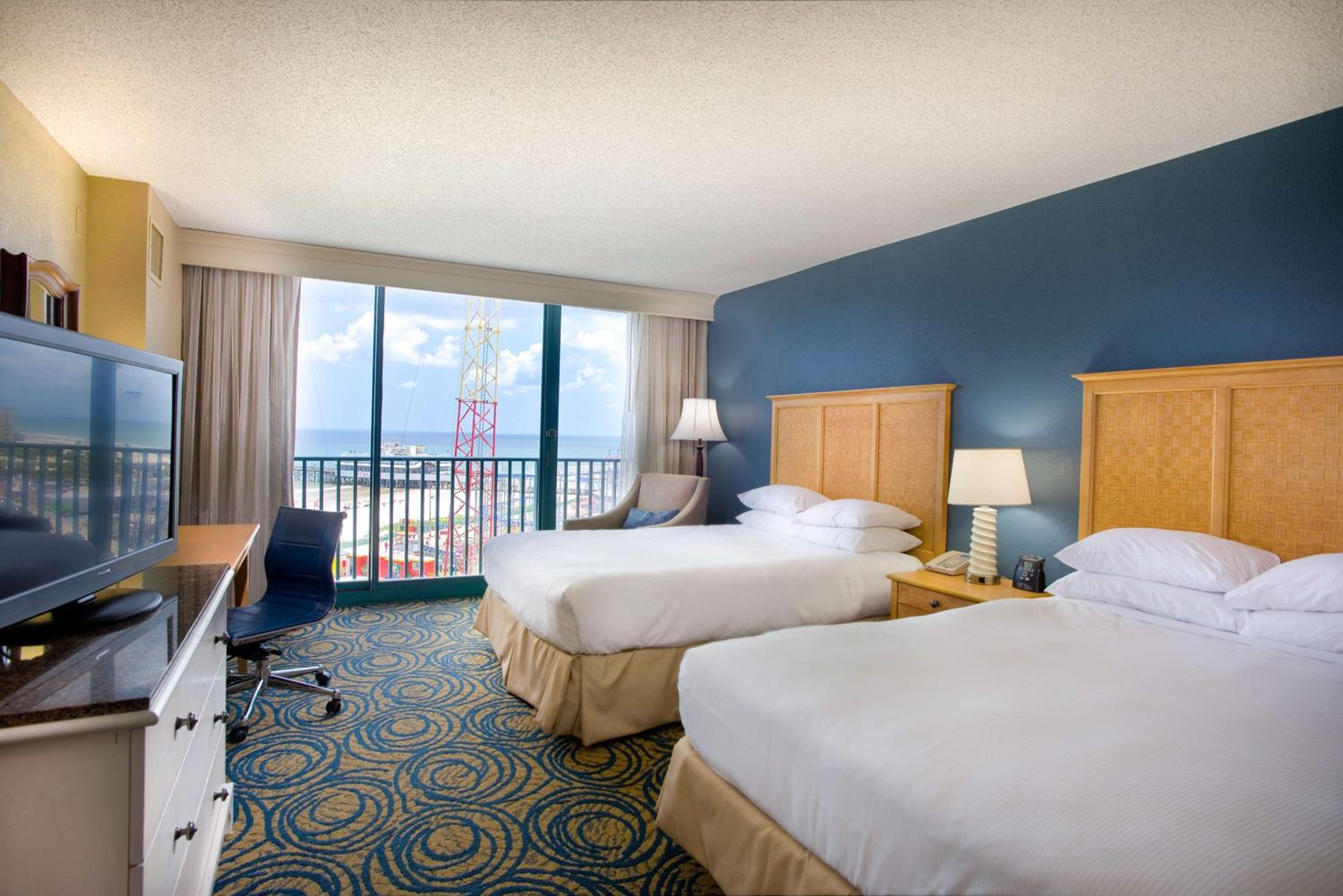 Queen Room with Two Queen Beds and Pool View - Photo 3