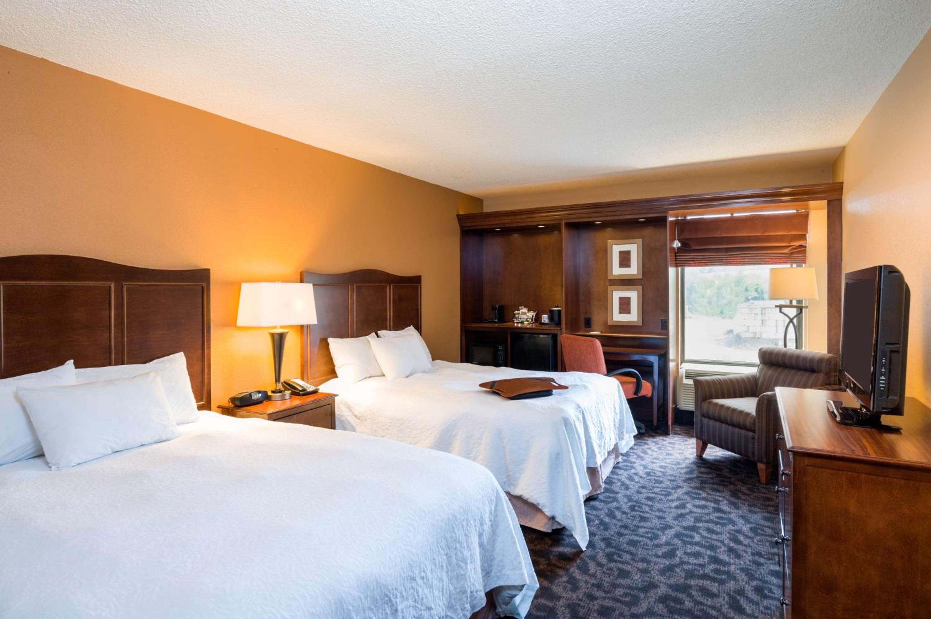 Room with Two Queen Beds - Non-Smoking - Photo 1
