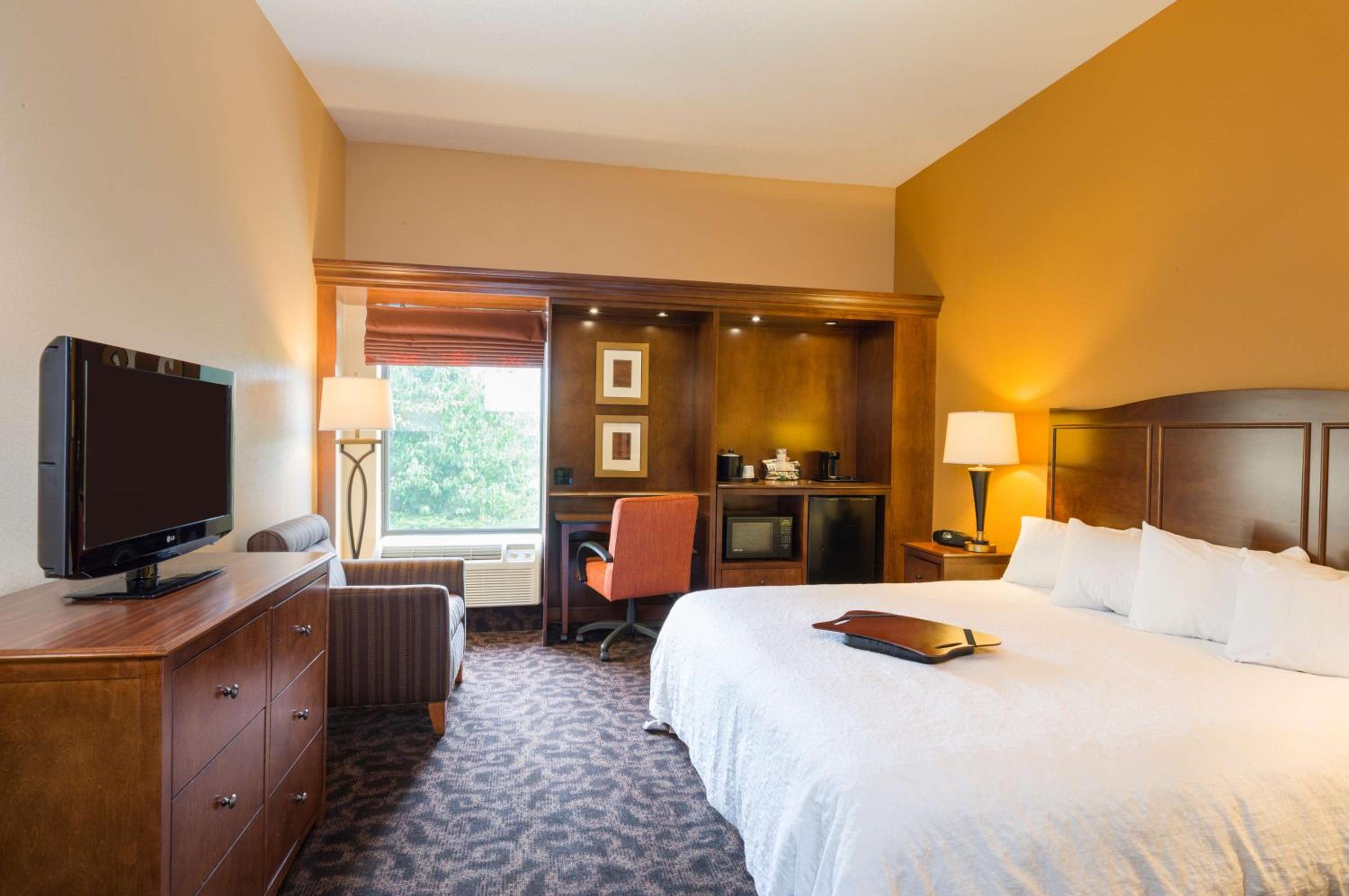 King Room - Non-Smoking - Photo 1