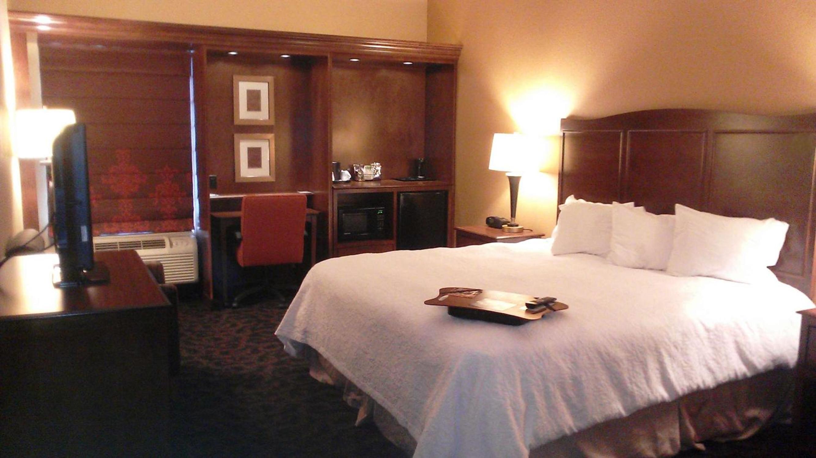 King Room - Non-Smoking - Photo 6