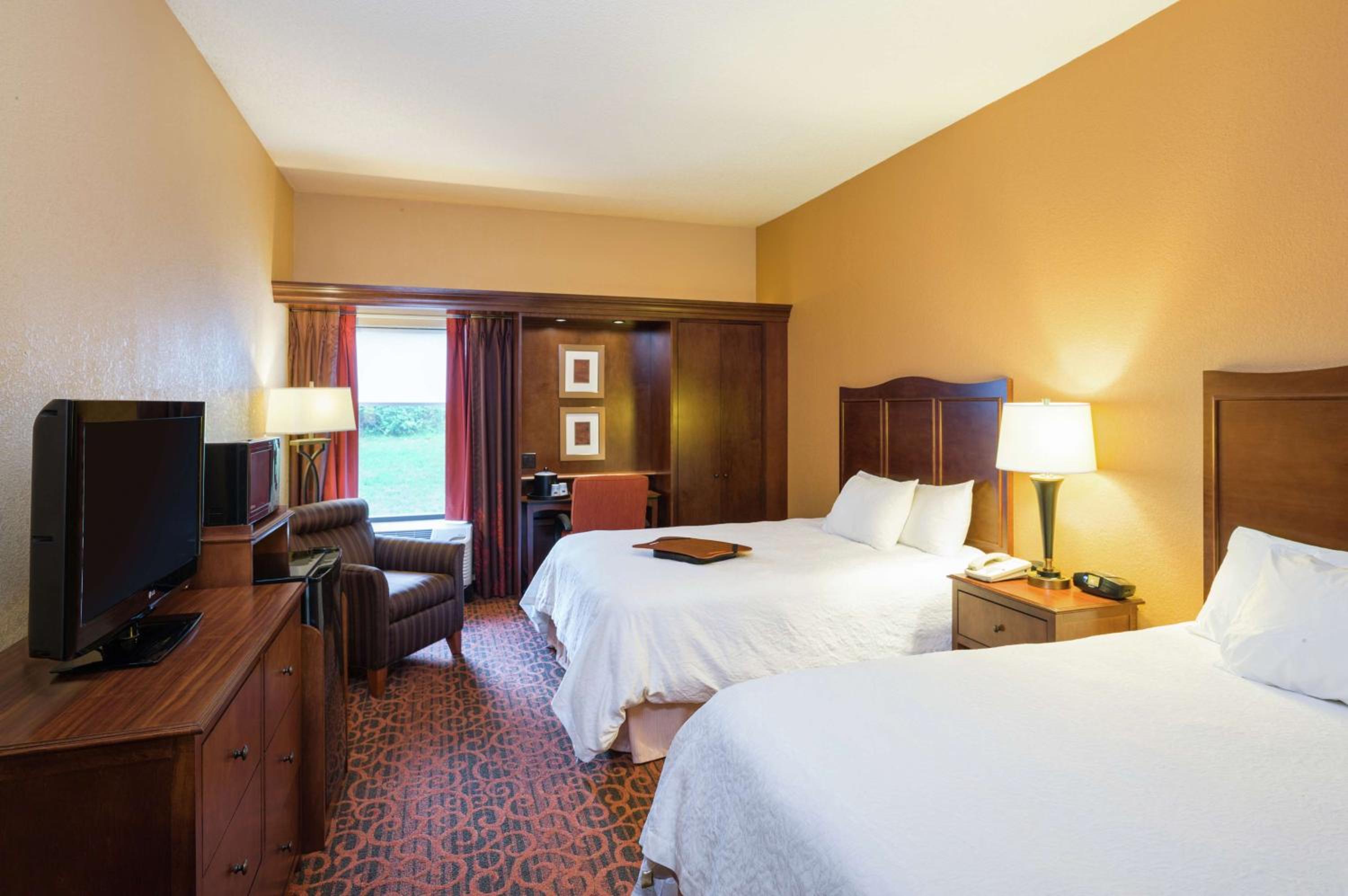 Room with Two Queen Beds - Non-Smoking - Photo 1