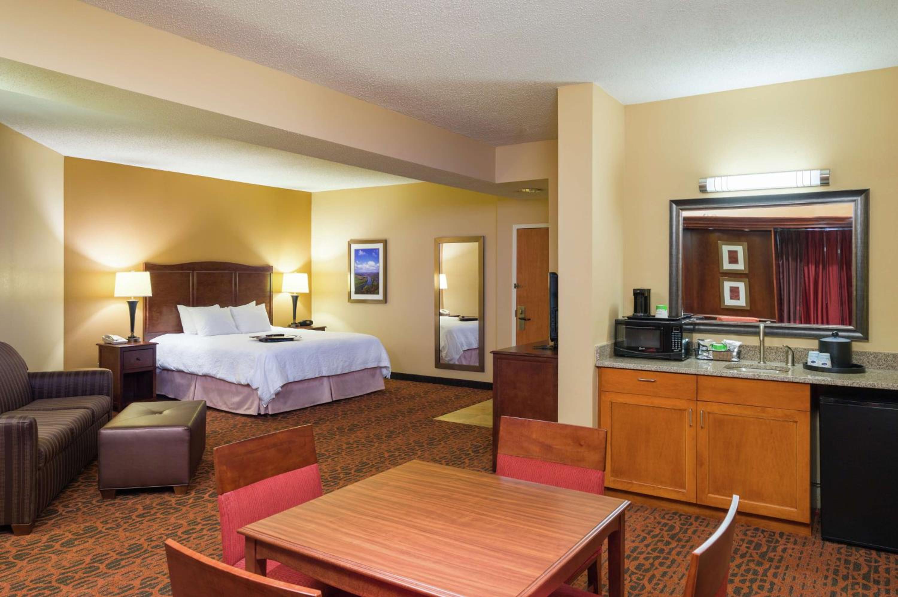 King Room with Kitchenette - Non-Smoking - Photo 3