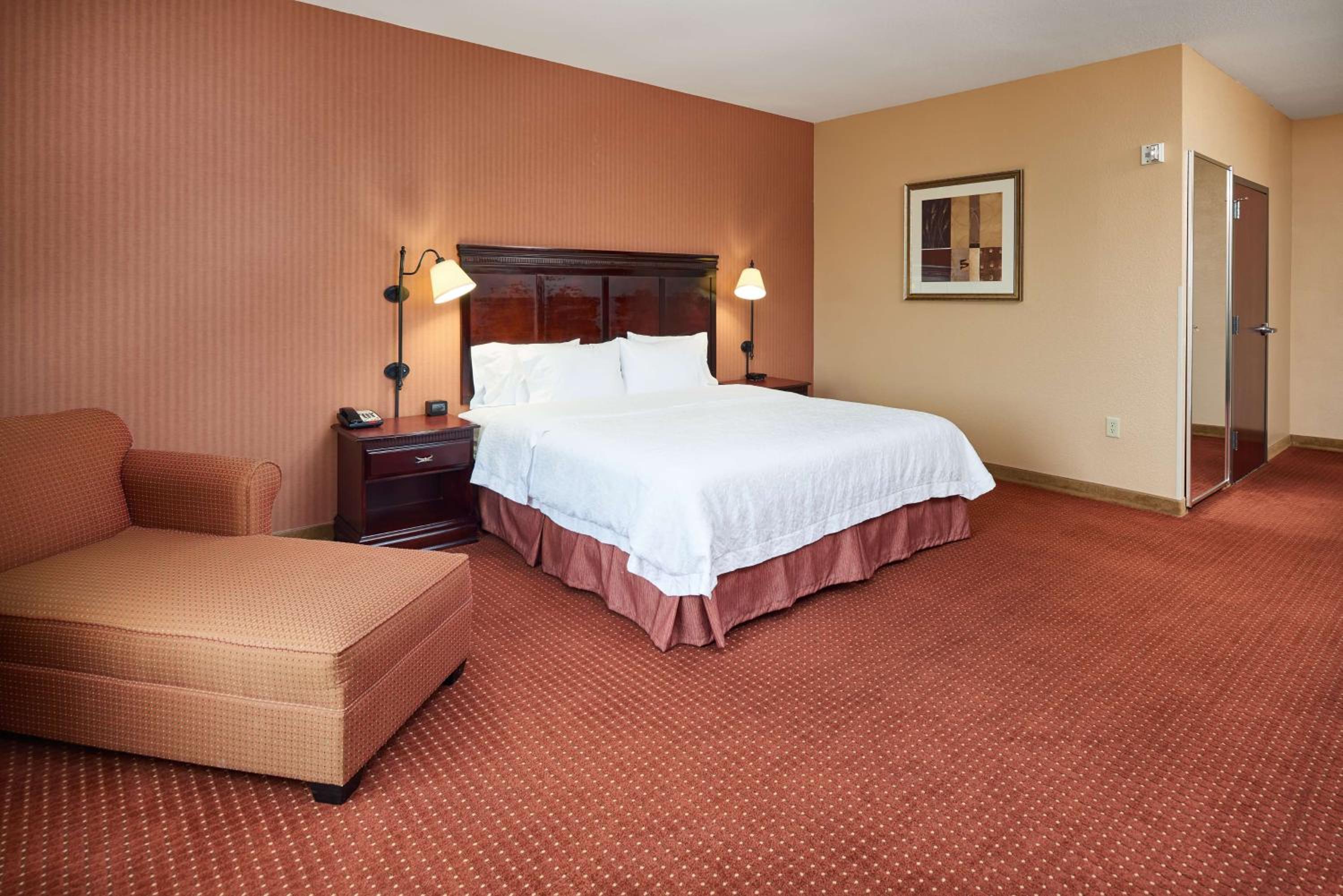 King Room with Accessible Tub - Mobility and Hearing Access/Non-Smoking - Photo 4