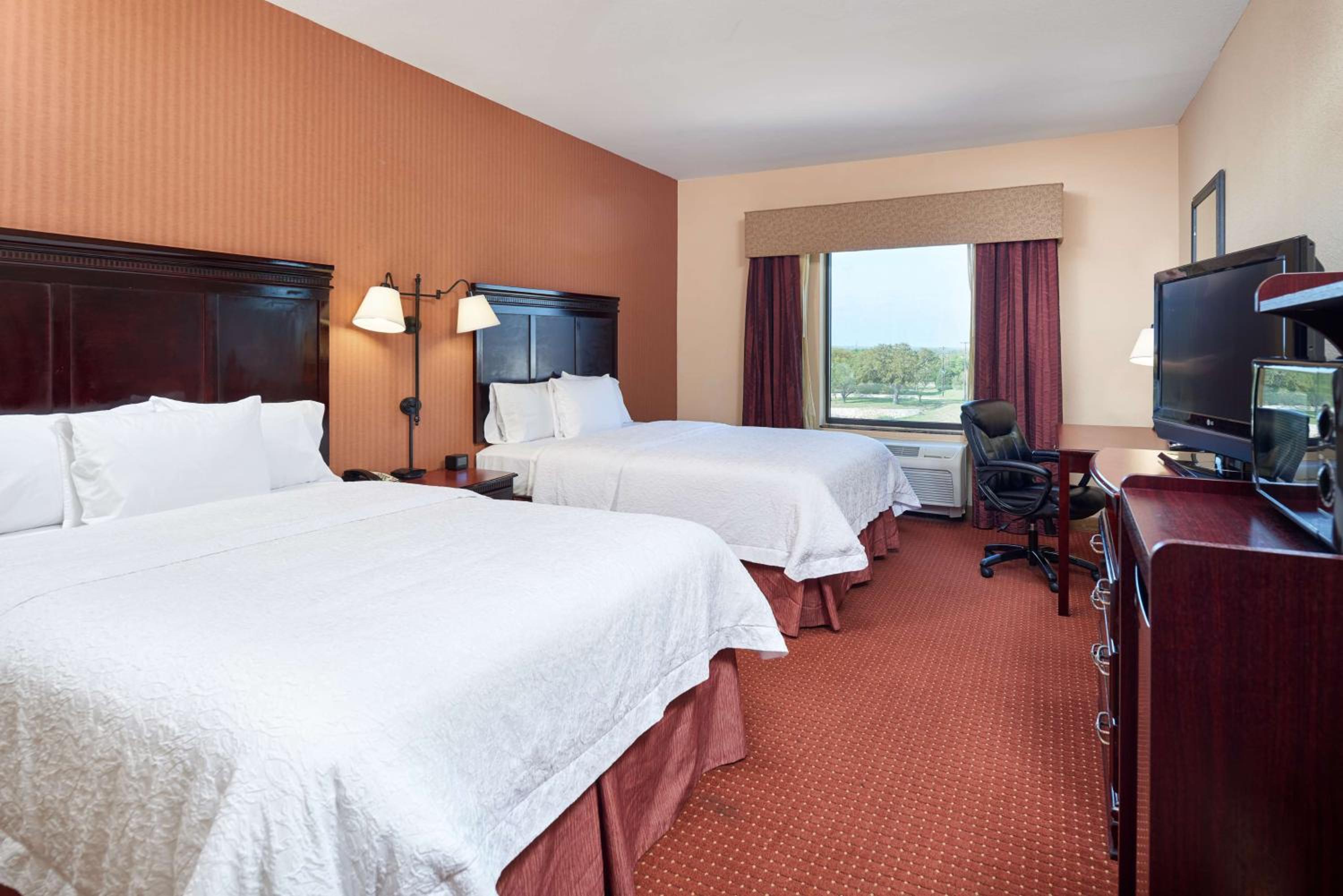 Room with Two Queen Beds - Non-Smoking - Photo 1