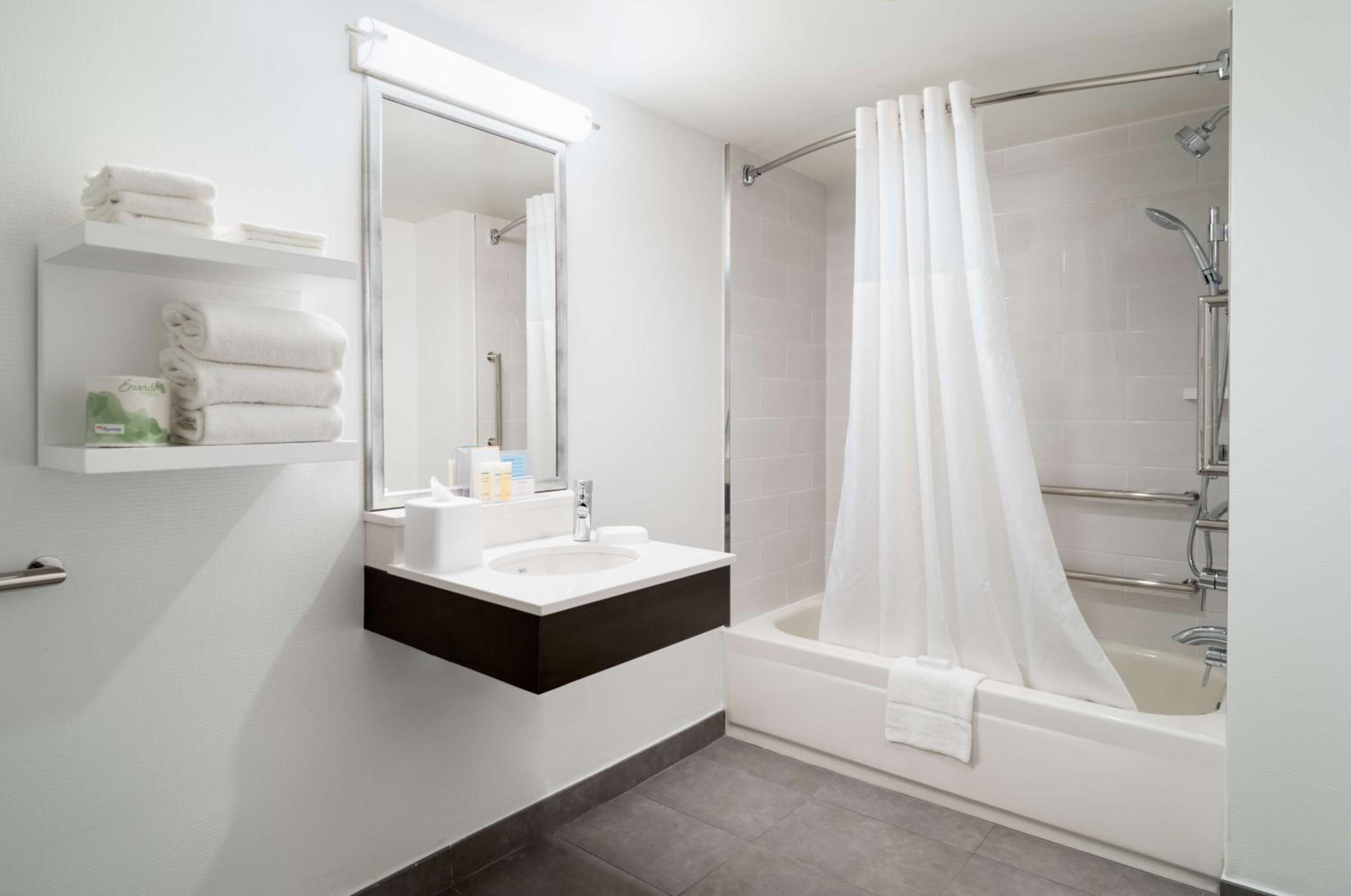 King Room - Mobility Access/Non-Smoking - Photo 2