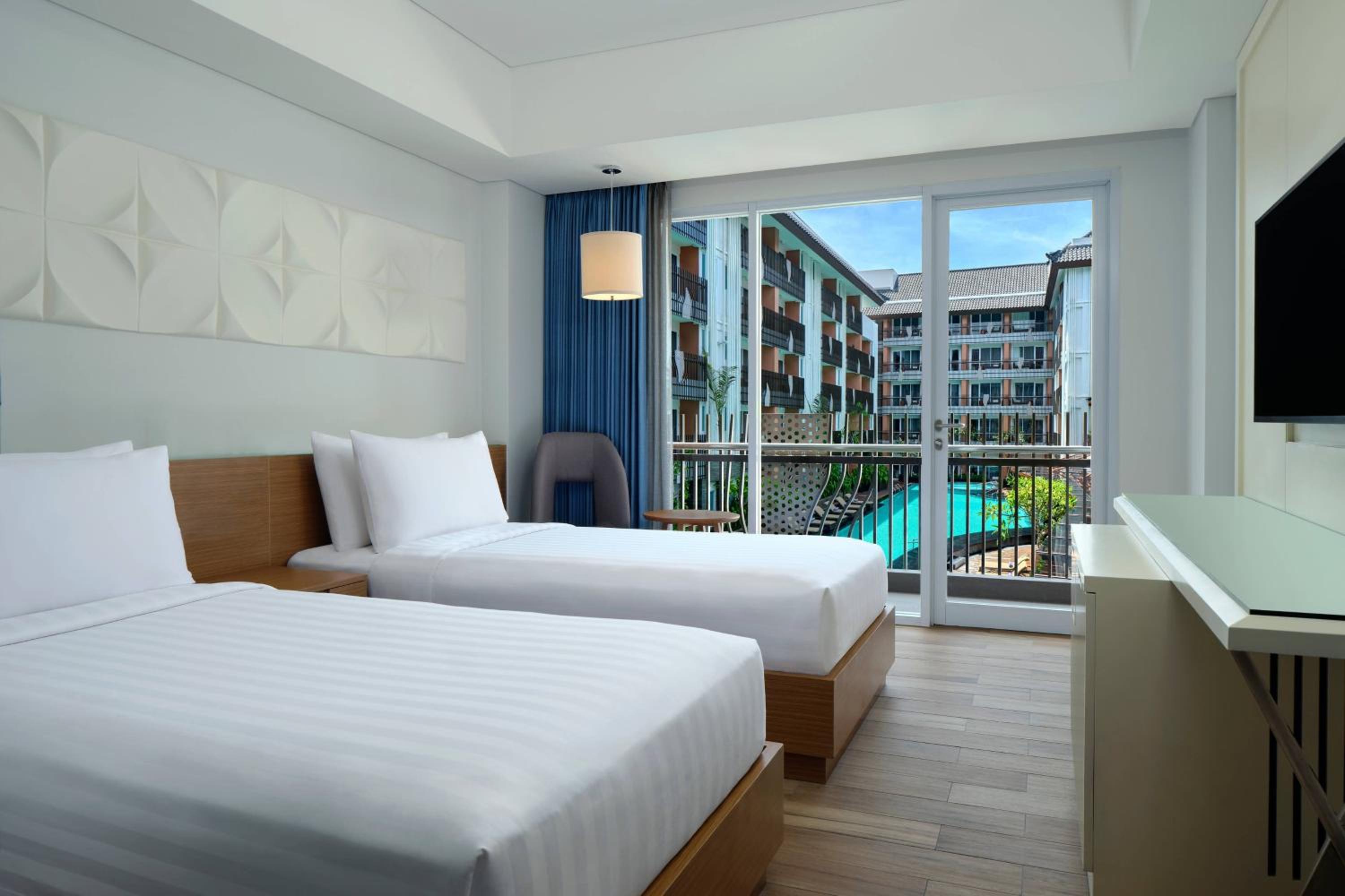 Deluxe Twin Pool view, Guest room, 2 Twin/Single Bed(s)