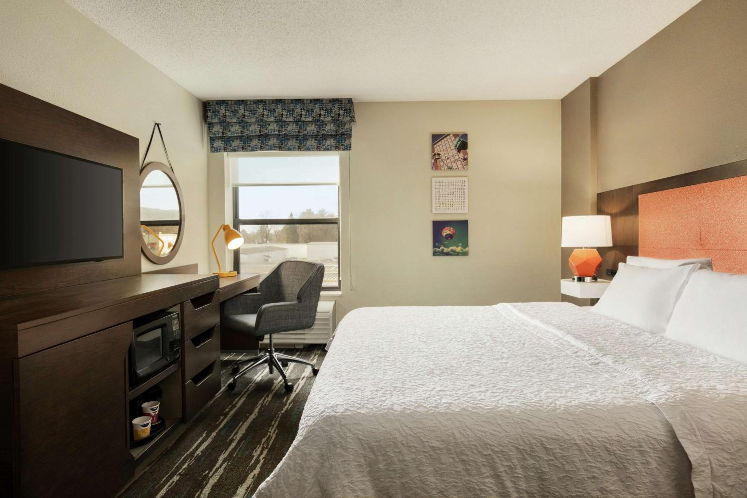 King Study Room with Sofa bed - Photo 2