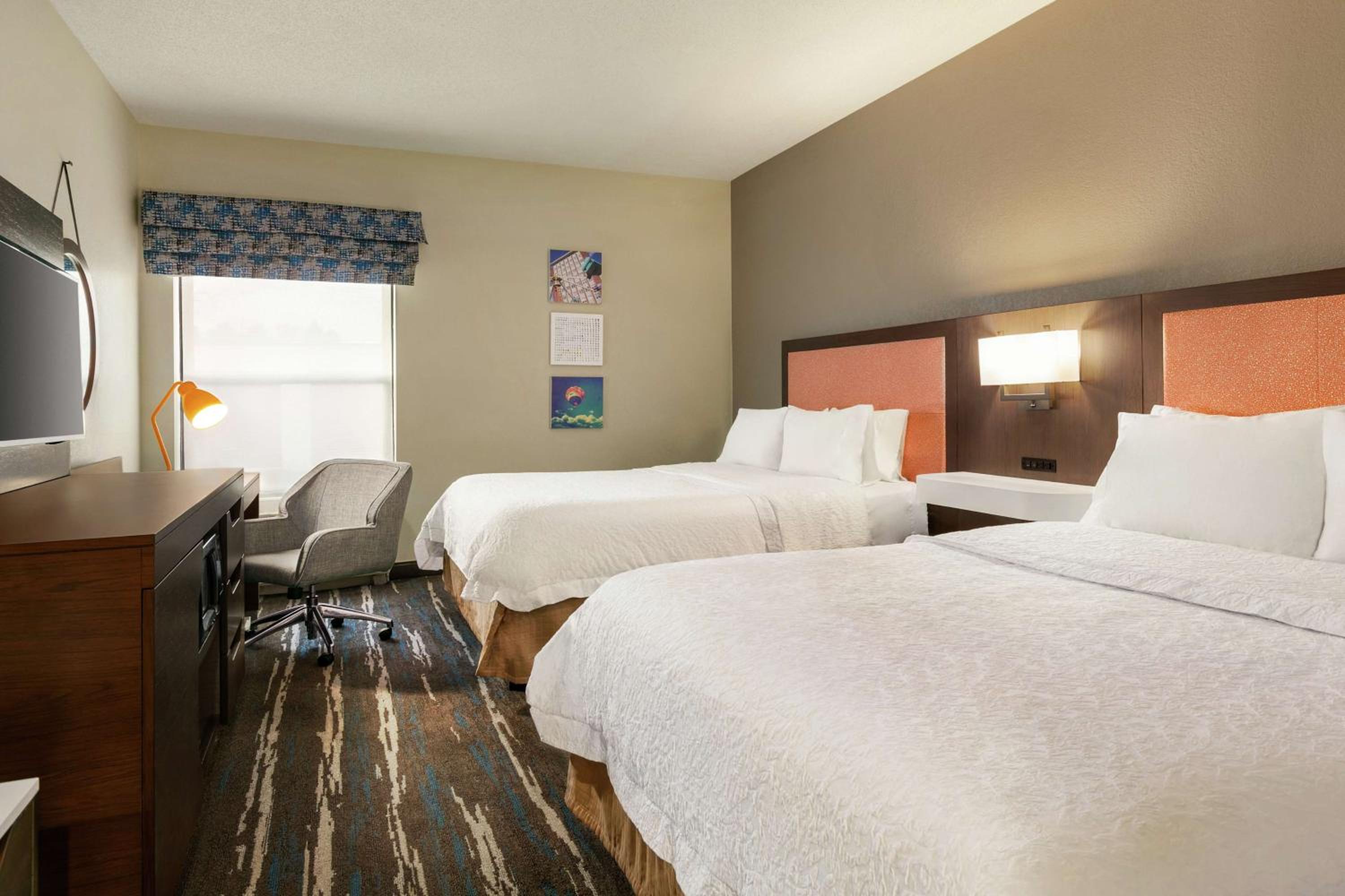 Queen Room with Two Queen Beds - Photo 2