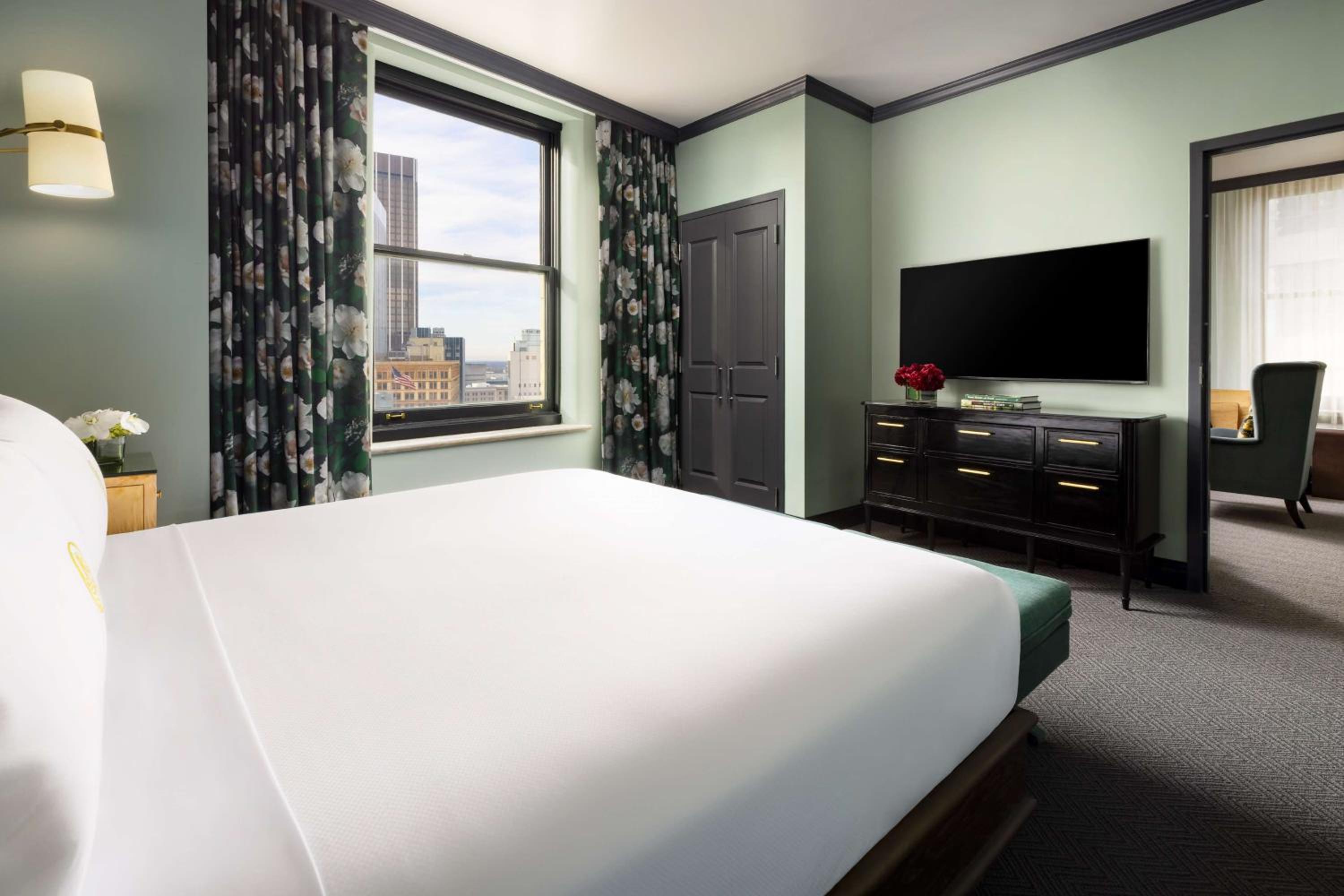 One-Bedroom King Suite with City View - Photo 1