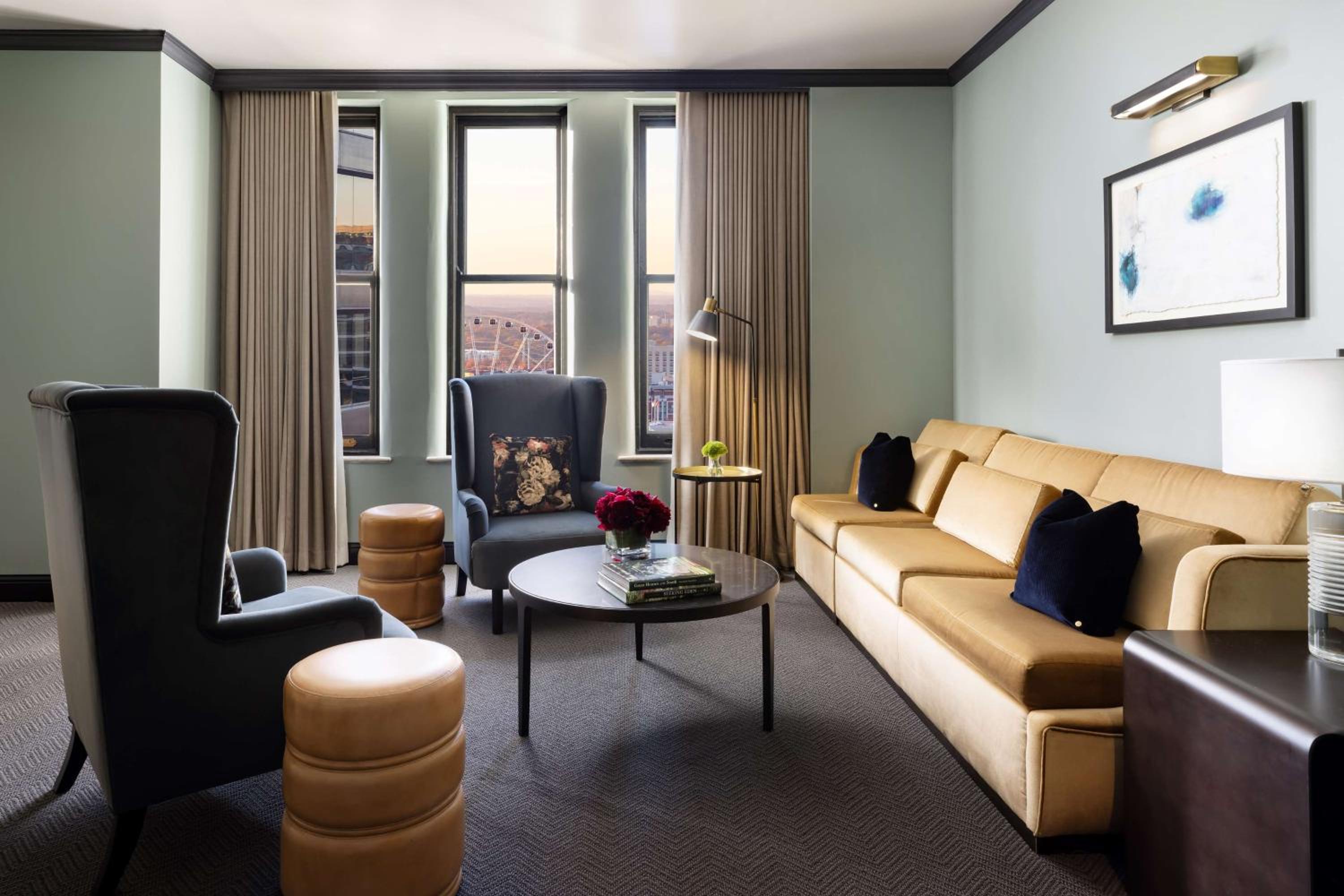 One-Bedroom King Suite with City View - Hearing Access - Photo 10