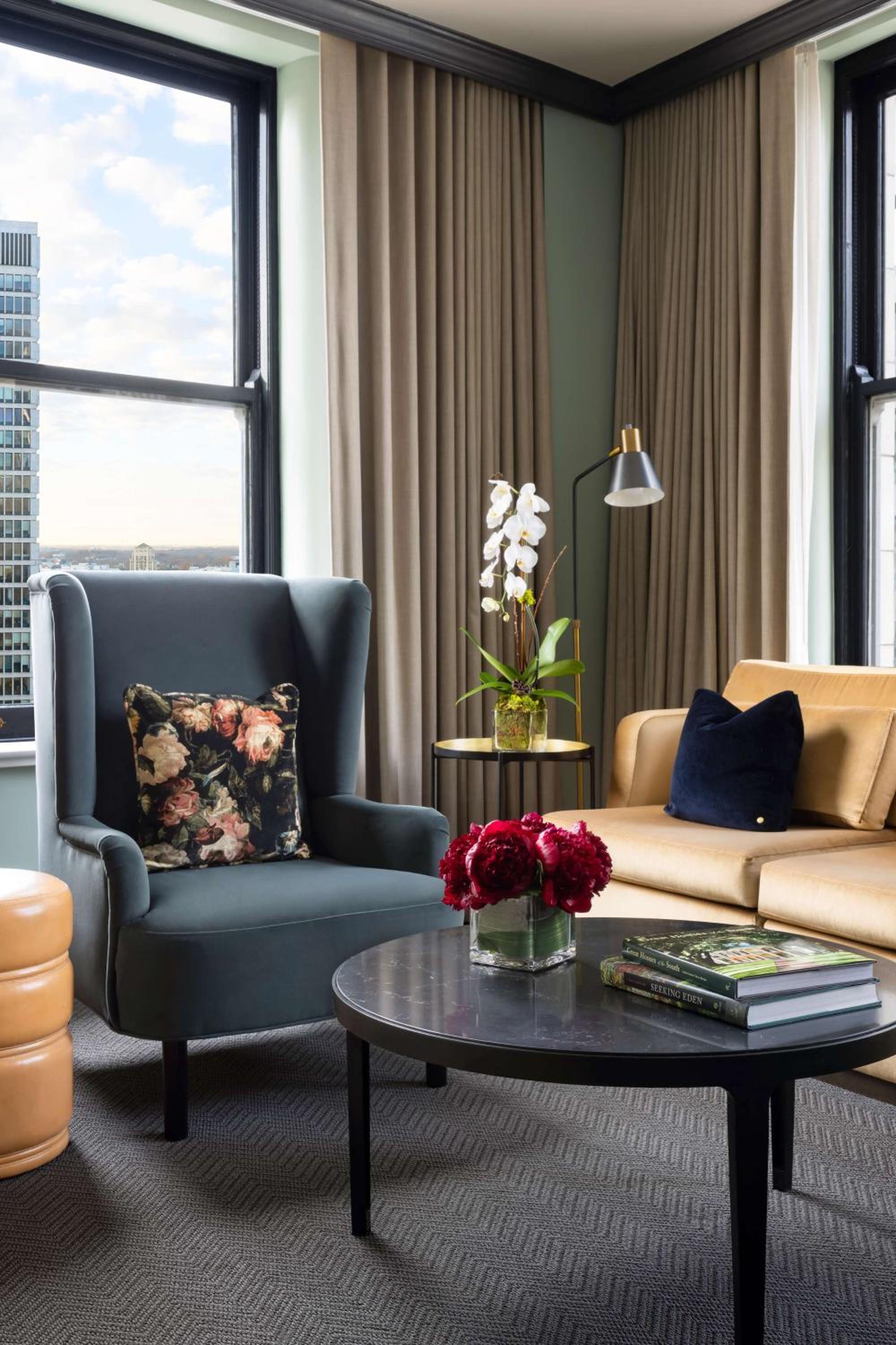 One-Bedroom King Suite with City View - Hearing Access - Photo 8