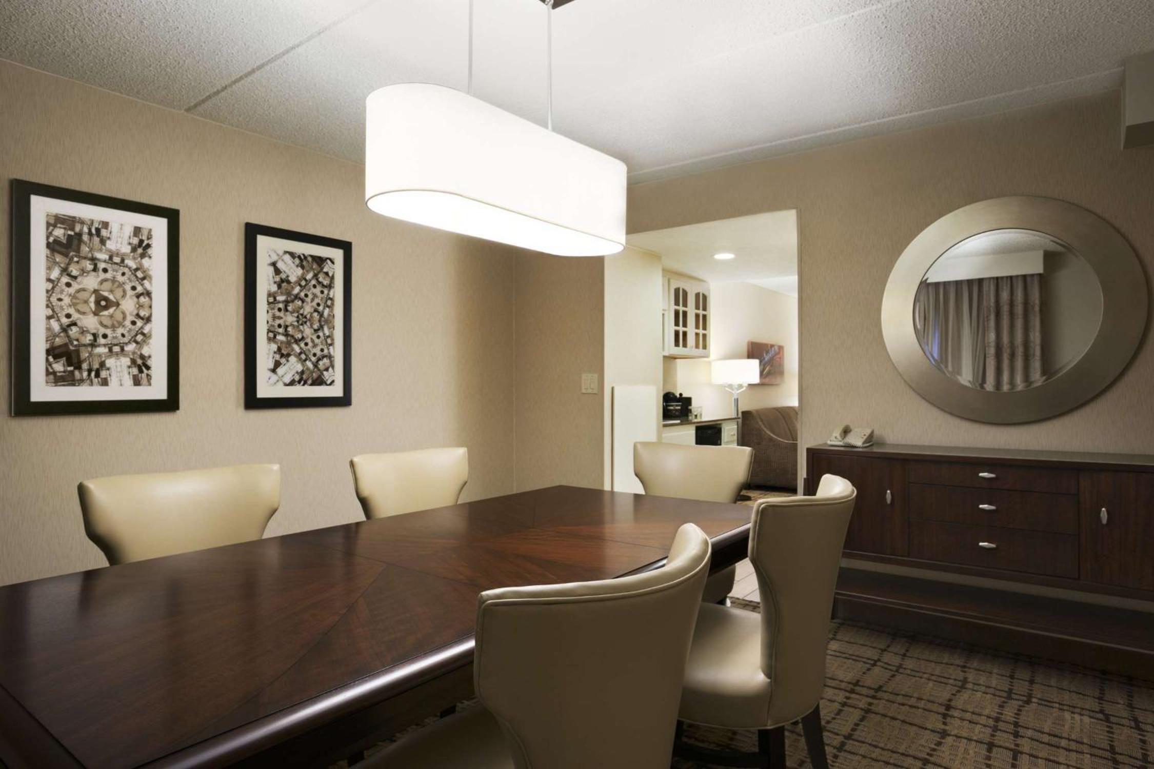 Executive King Suite - Non-Smoking - Photo 2
