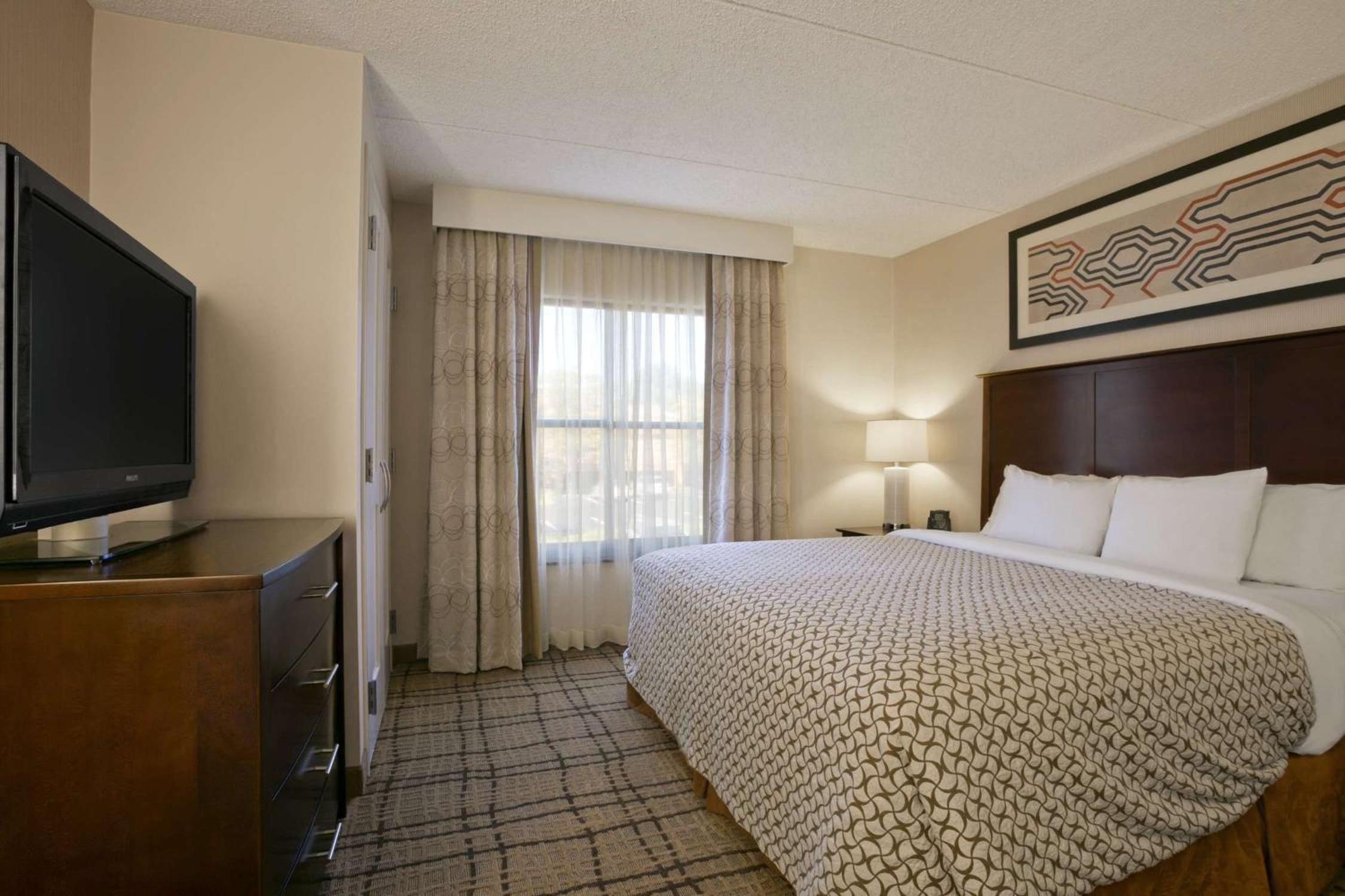 Two-Room King Suite - Non-Smoking - Photo 3