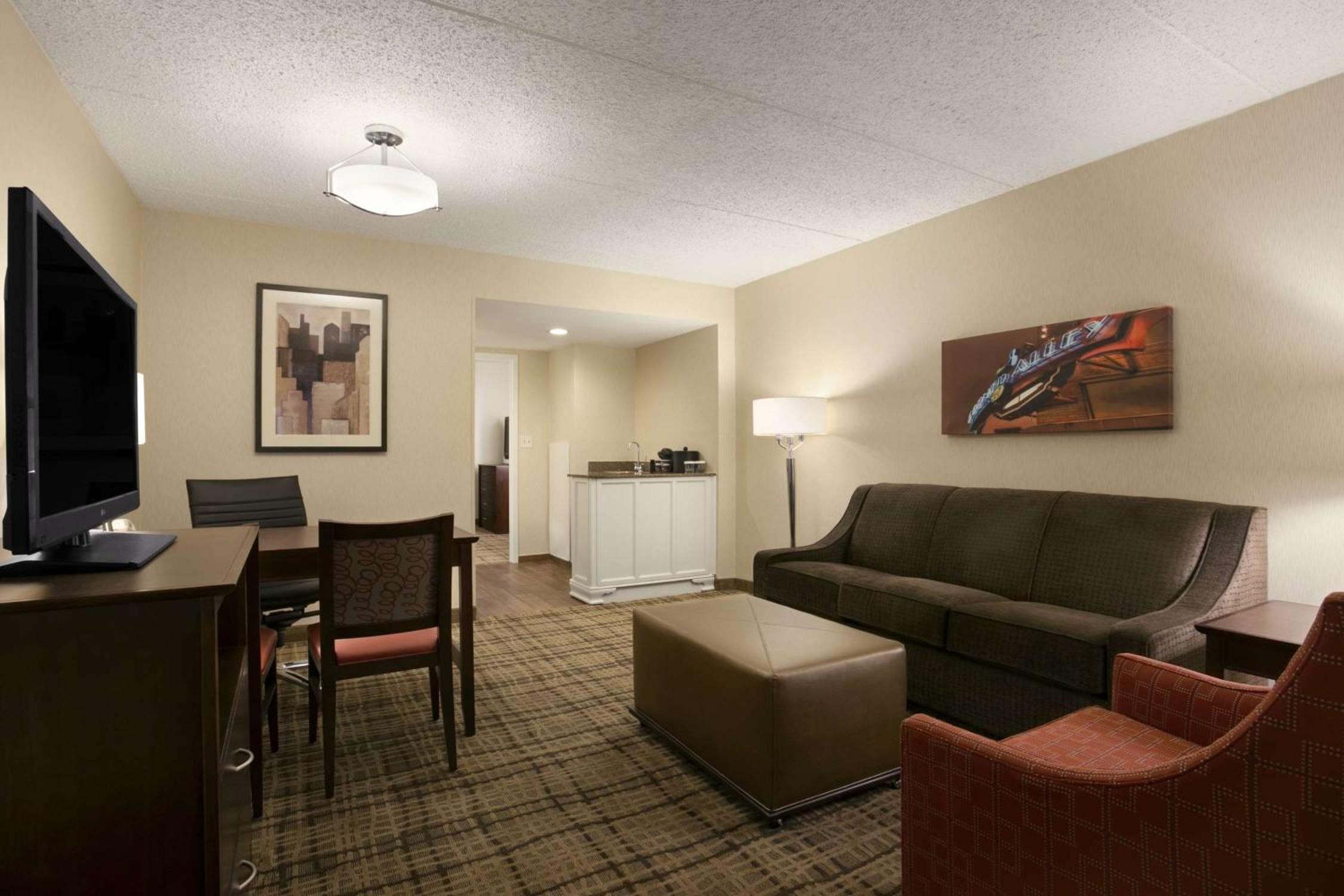 Executive King Suite - Non-Smoking - Photo 5