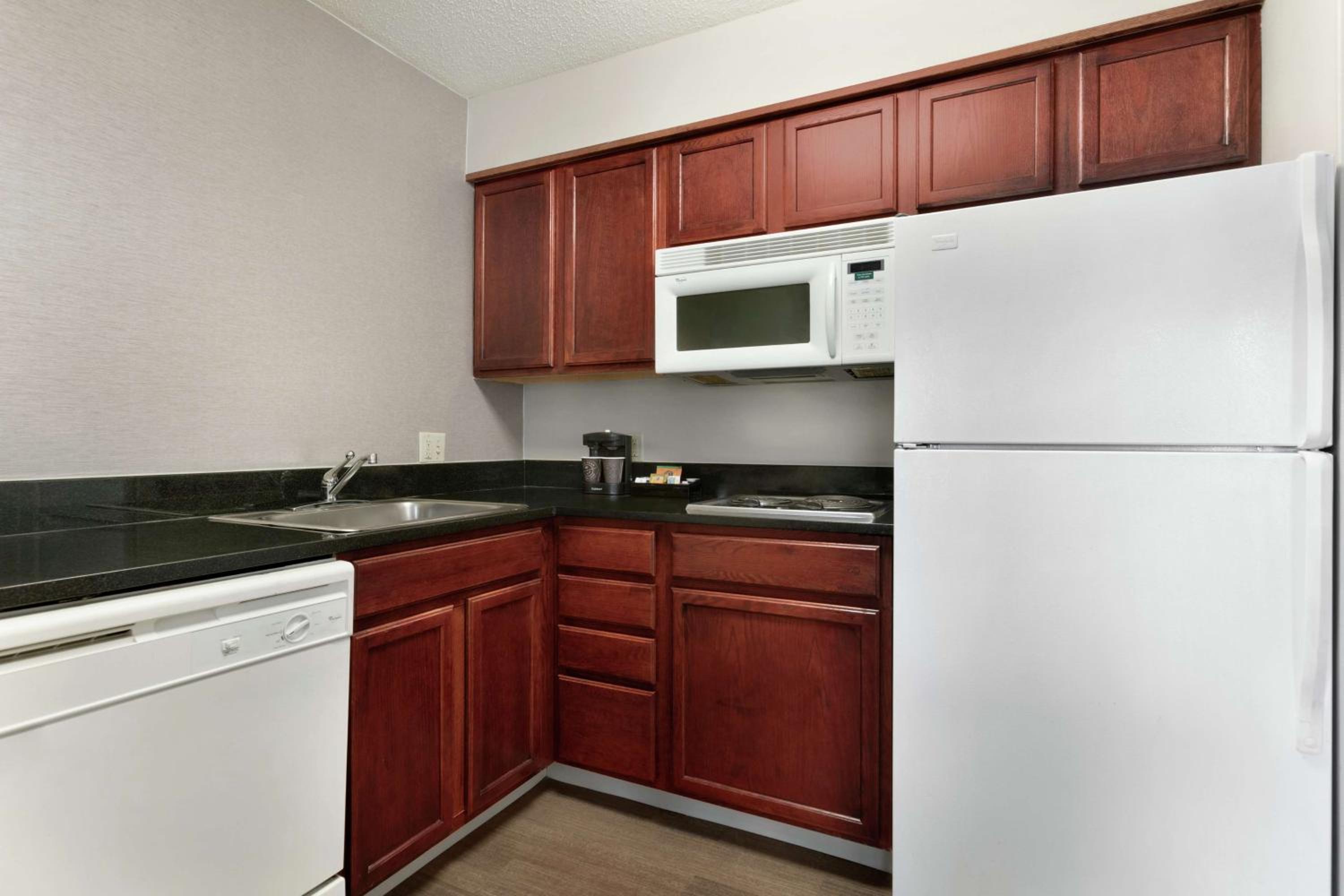 King Studio Suite - Non-Smoking - Photo 5