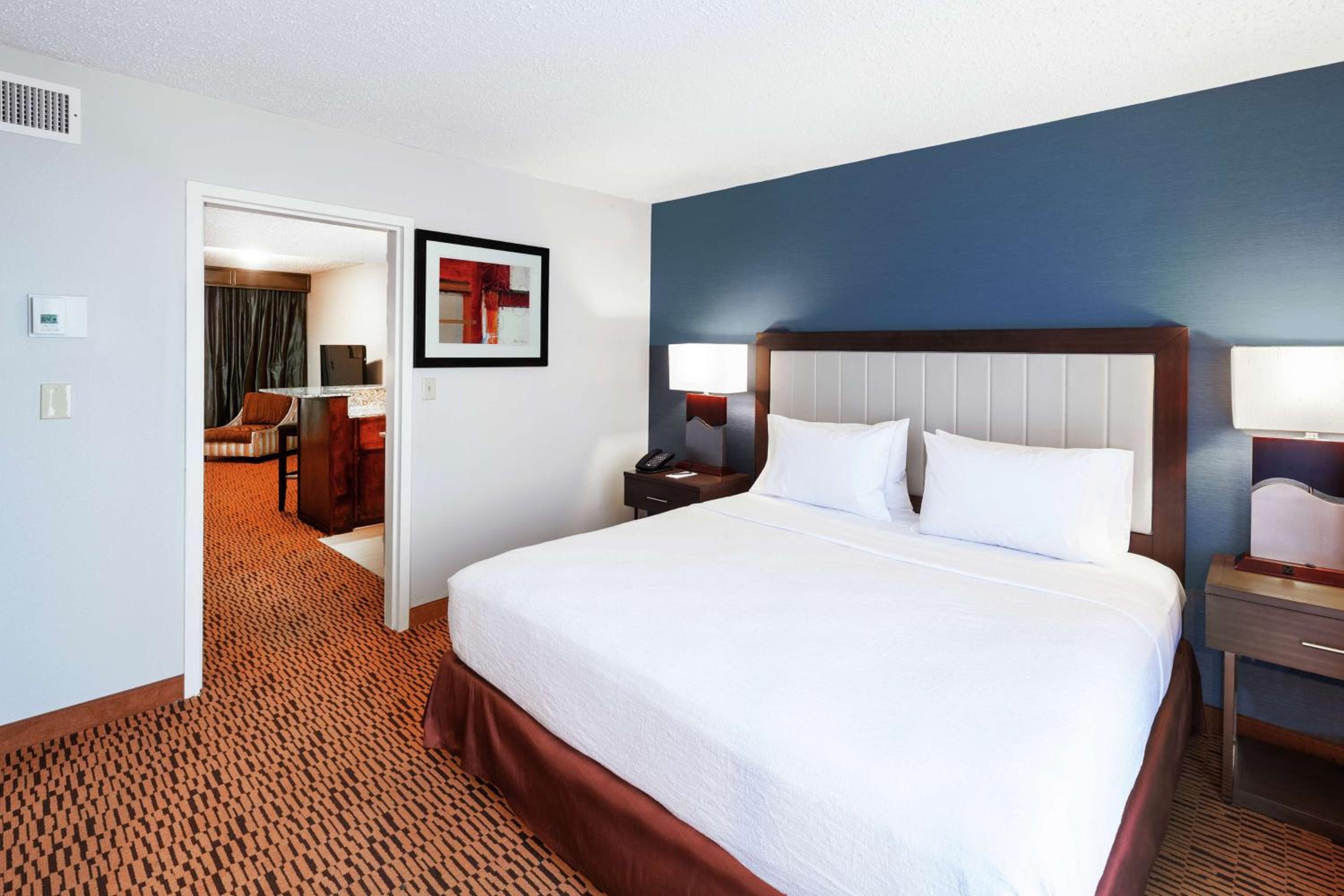 Two-Room King Suite - Non-Smoking - Photo 3