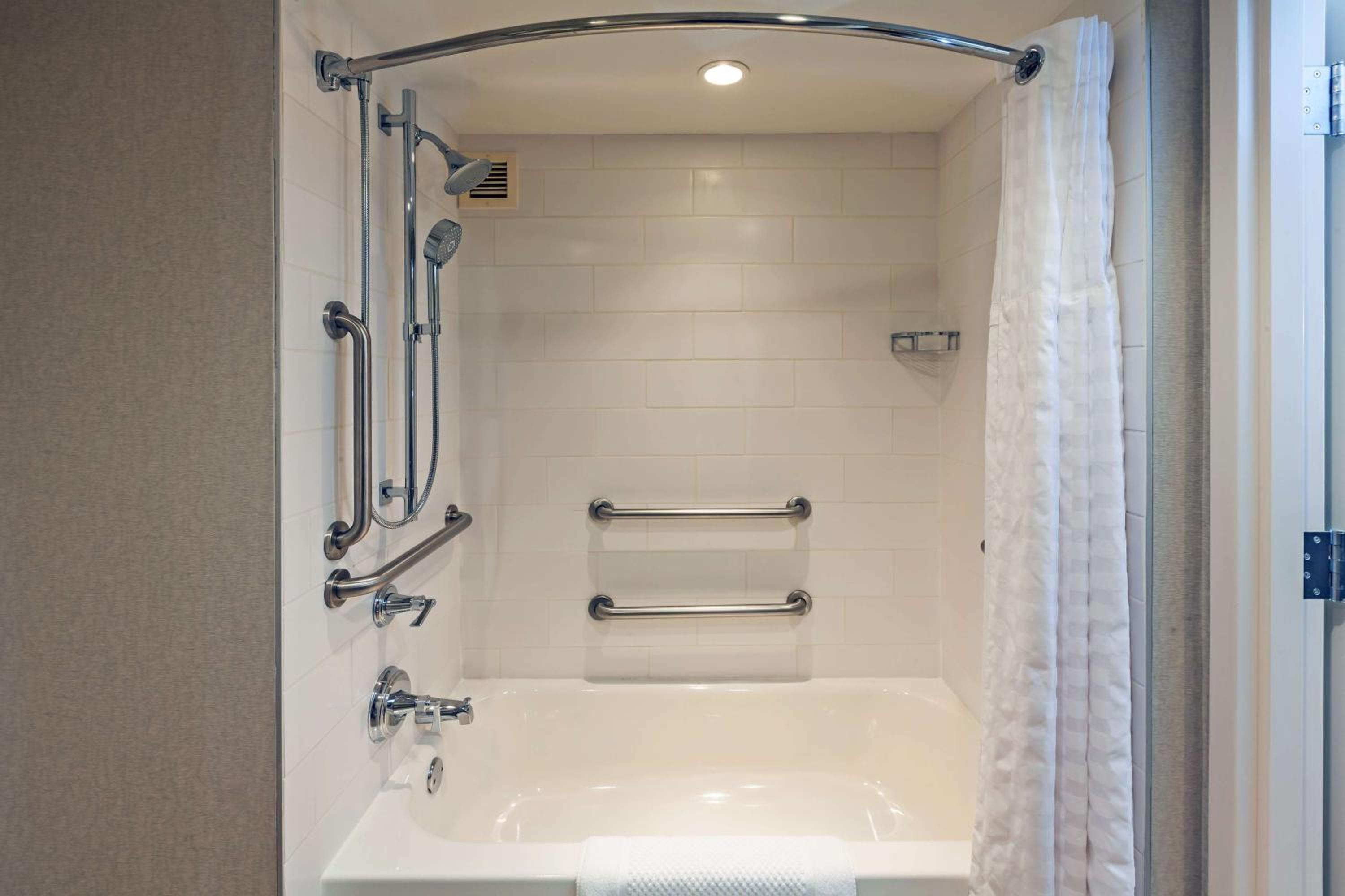 King Room - Mobility Access/Non-Smoking - Photo 4