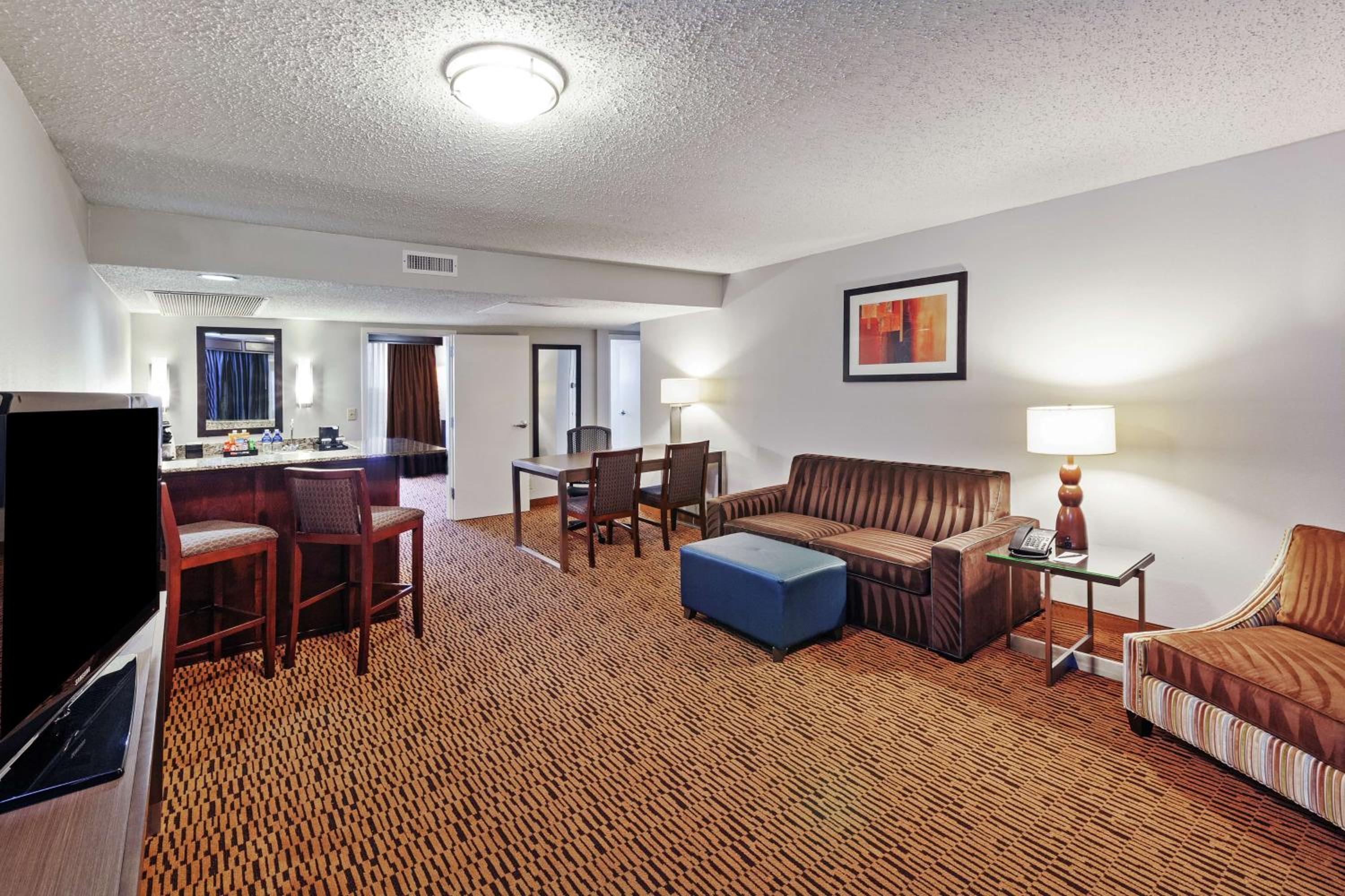 Executive King Room - Non-Smoking - Photo 5