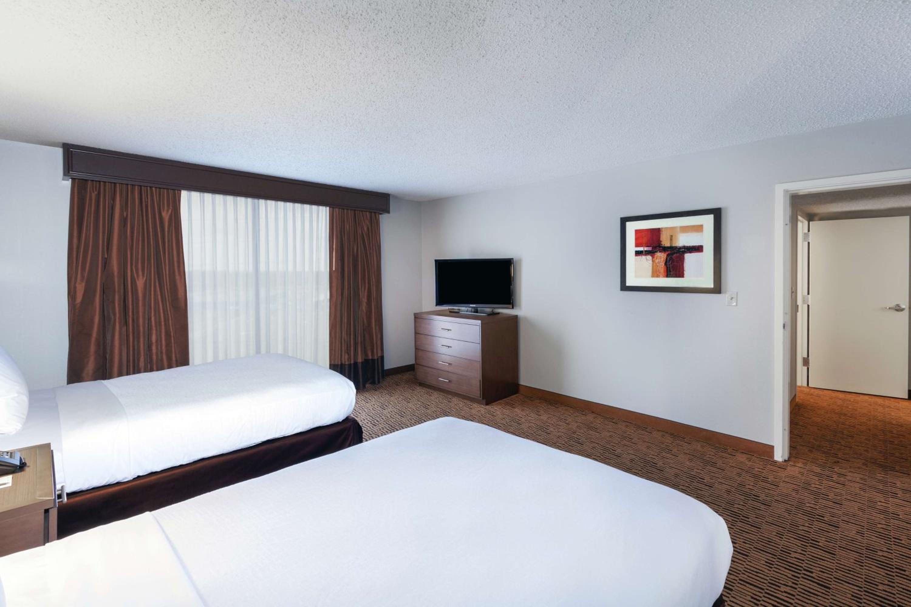 Two Bedroom Suite - Non-Smoking - Photo 2