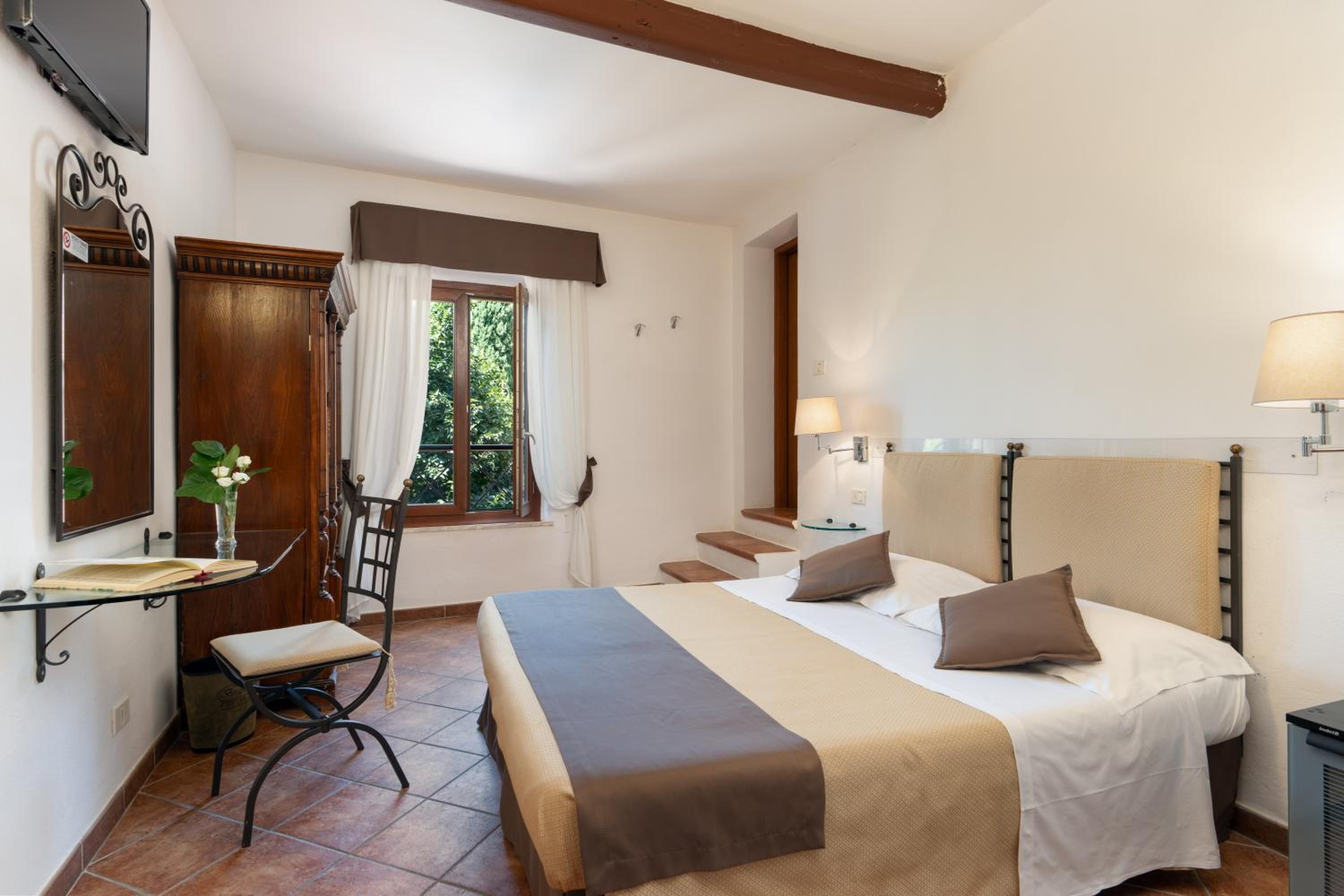 Superior Double or Twin Room - Photo 8