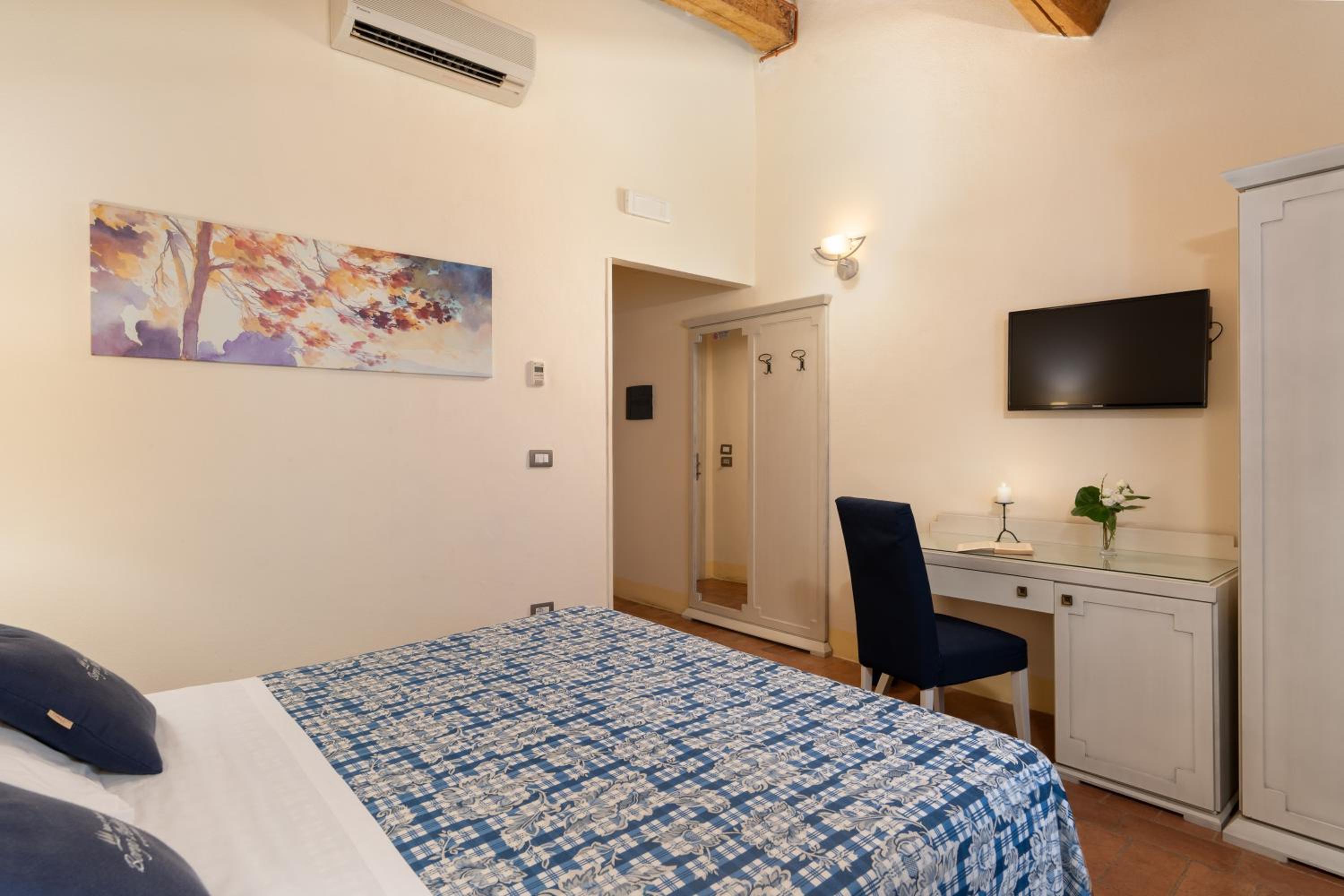 Superior Double or Twin Room - Photo 9