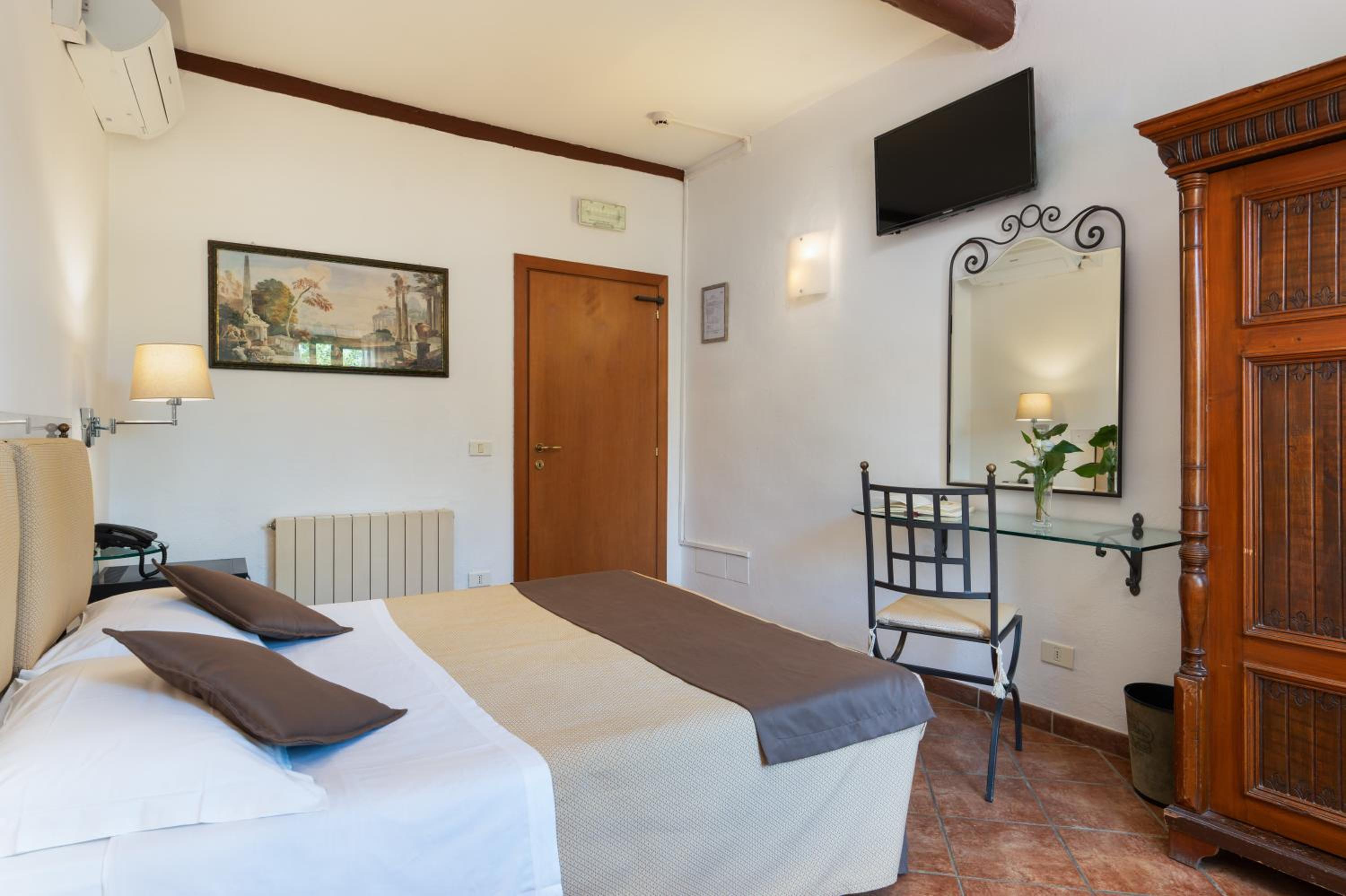 Superior Double or Twin Room - Photo 6