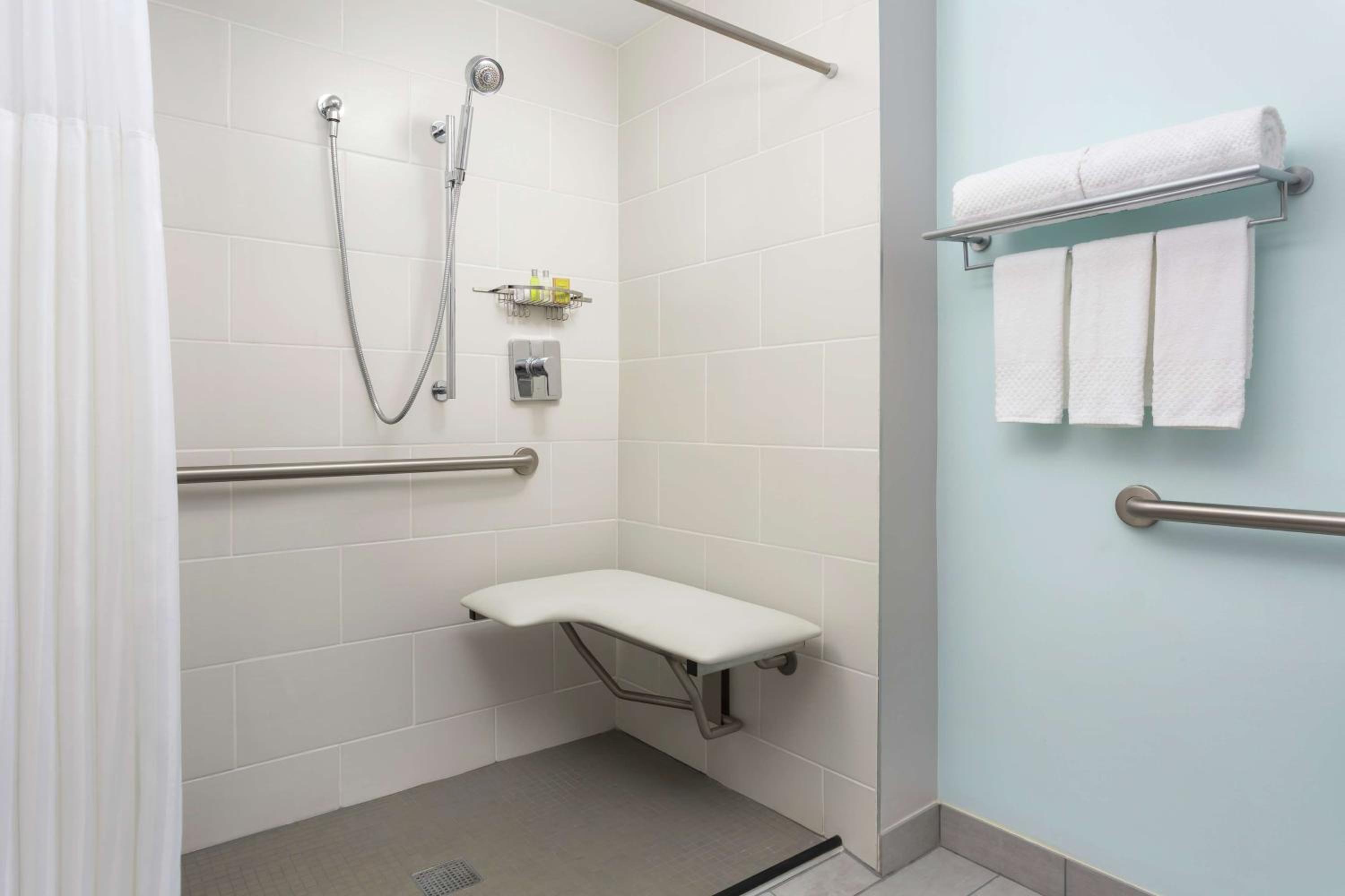 1 KING BED - ADA ACCESSIBLE