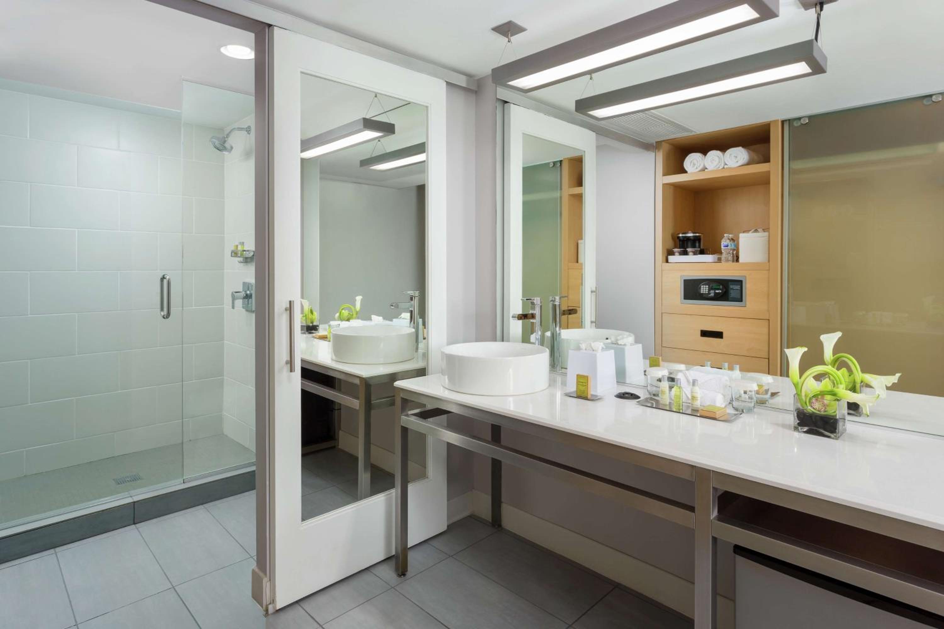 1 King Bed Pool View