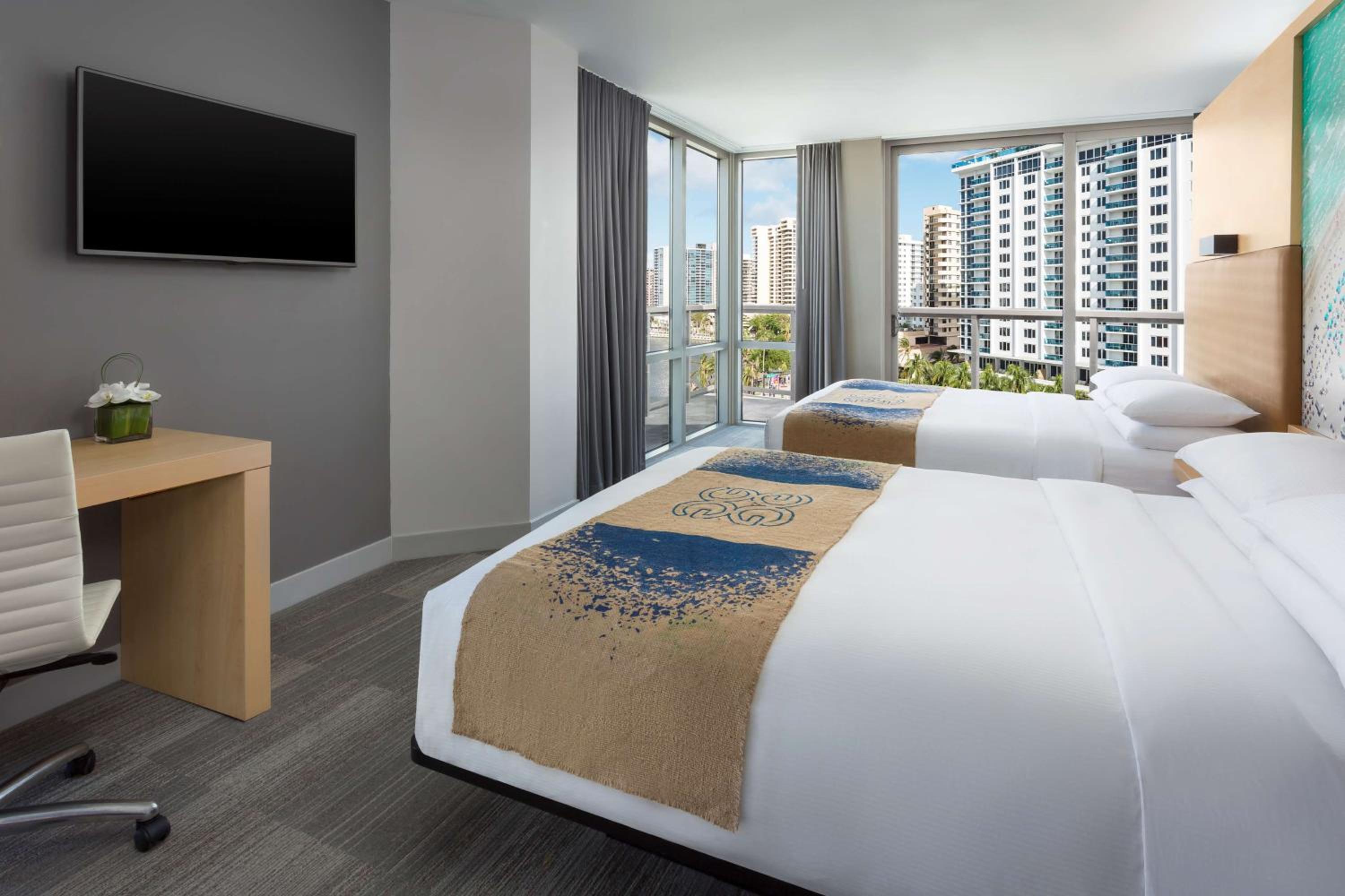 2 QUEEN BEDS - ADA ACCESSIBLE