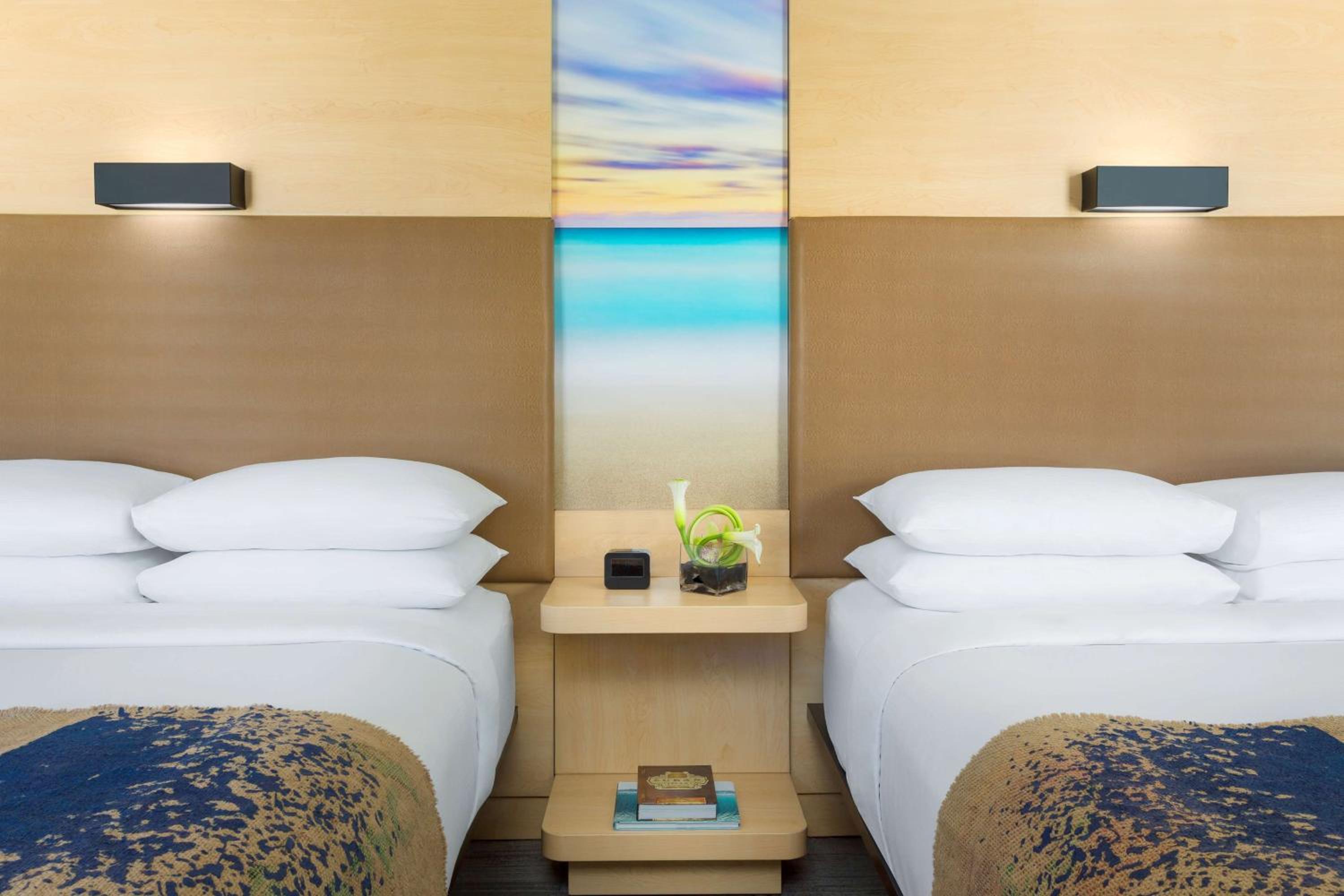 2 QUEEN BEDS - ADA ACCESSIBLE