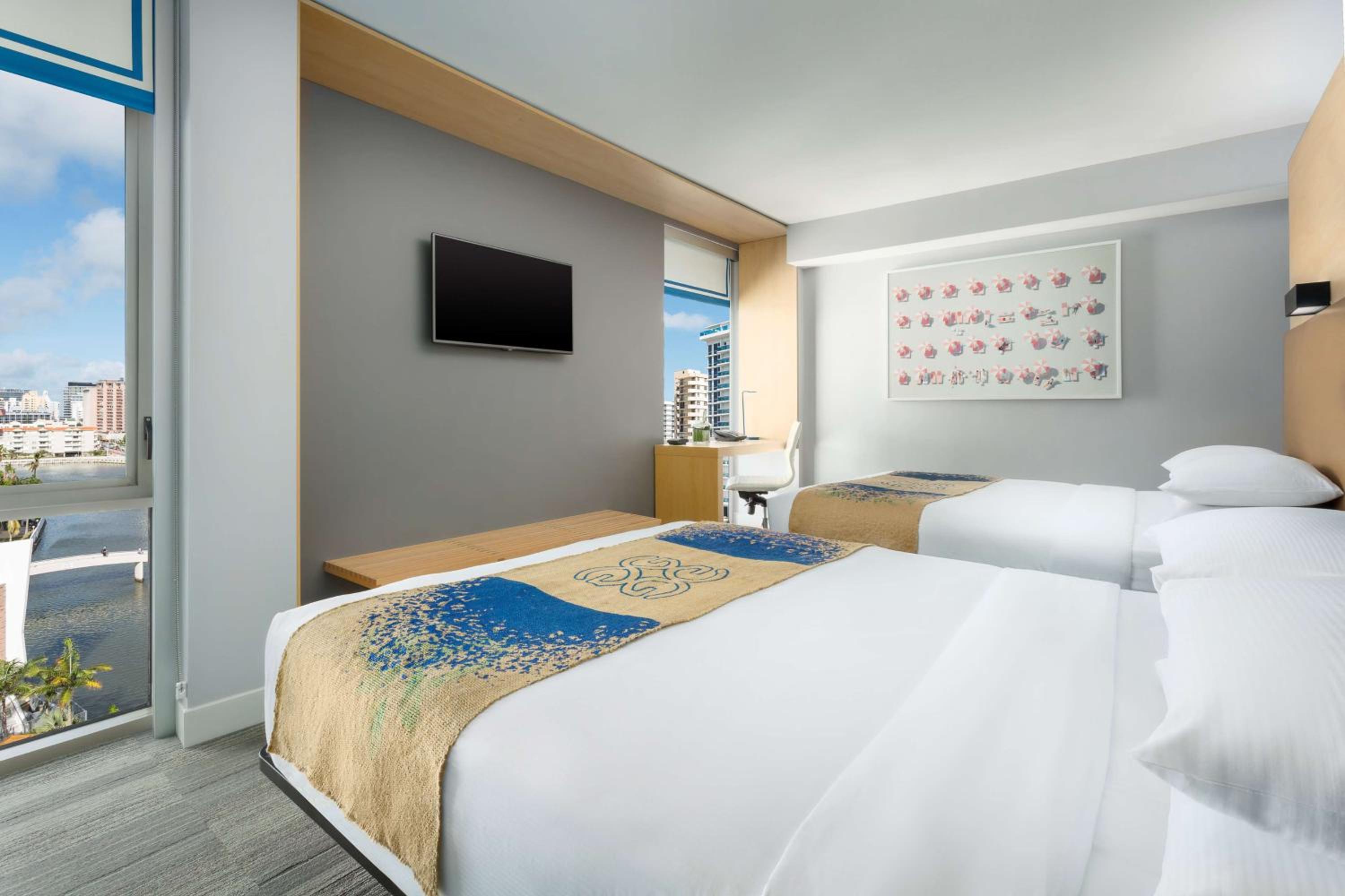 2 QUEEN BEDS - ADA ACCESSIBLE