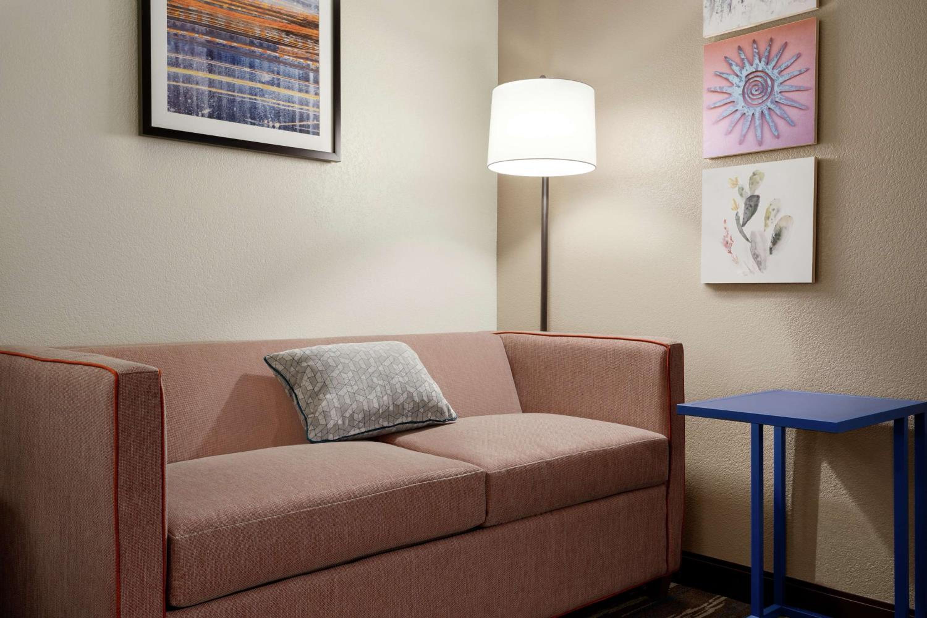 King Room with Sofa Bed and Study - Non-Smoking photo 3