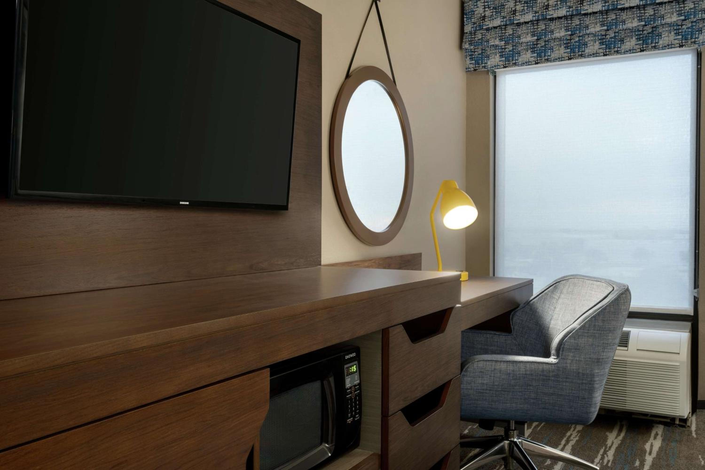 King Room with Accessible Tub - Mobility and Hearing Access/Non-Smoking photo 1