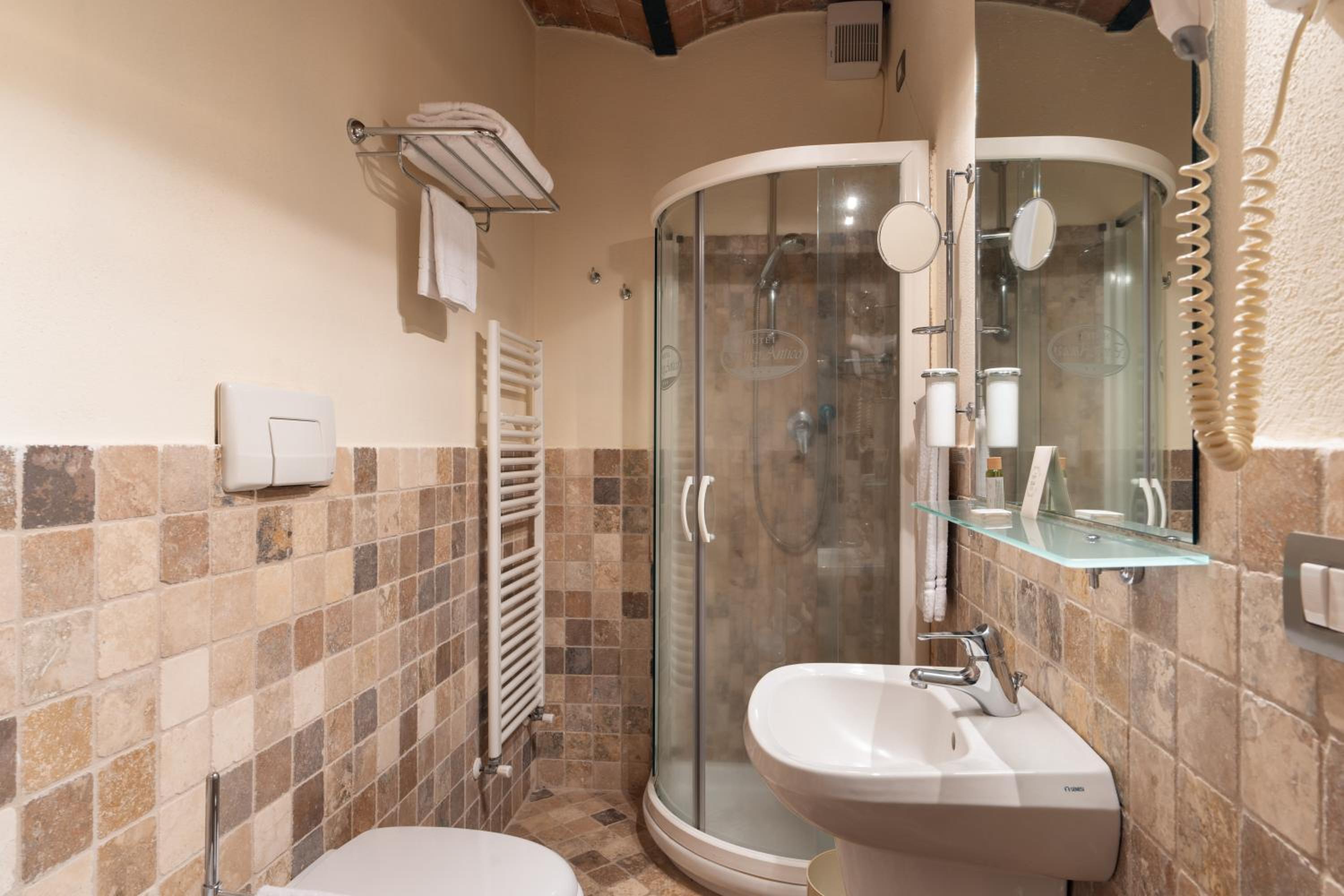 Standard Double or Twin Room - Photo 6